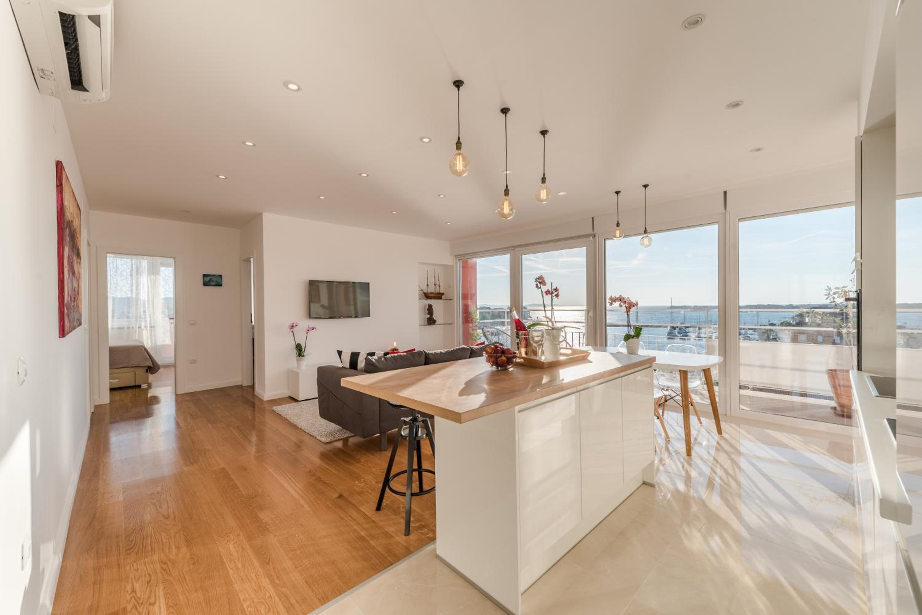 Apartment with Sea View - Photo 11
