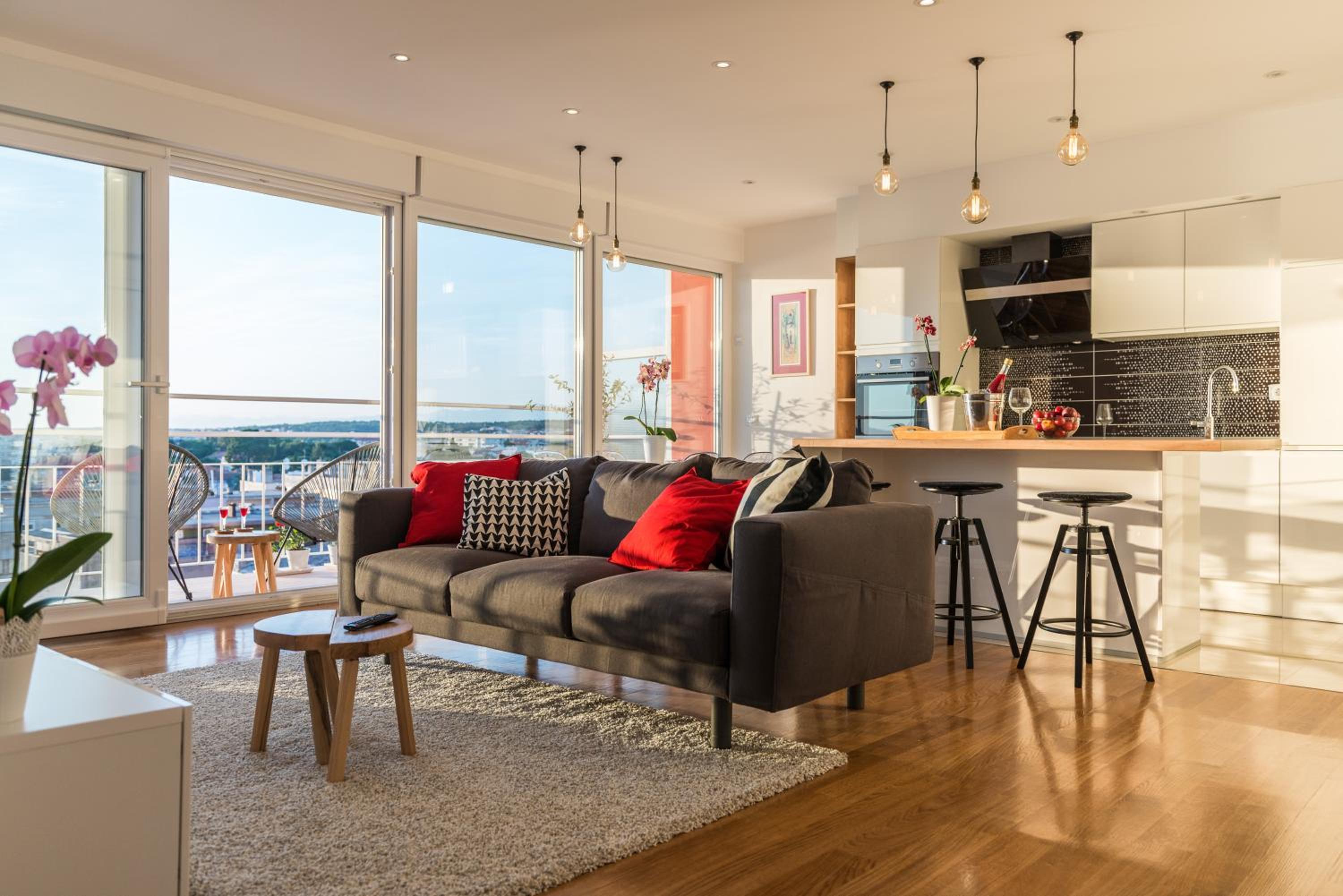 Apartment with Sea View - Photo 13