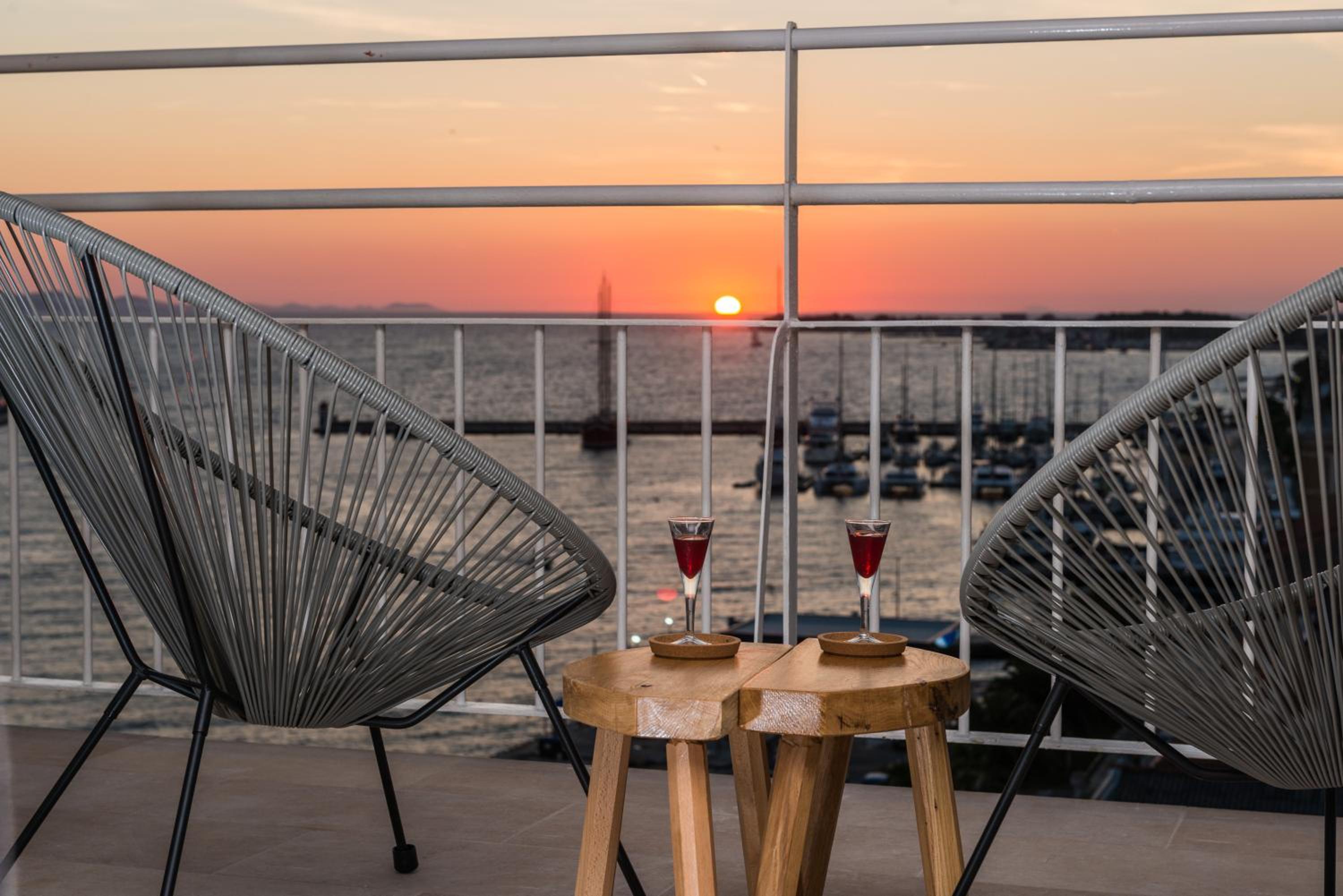 Apartment with Sea View - Photo 21