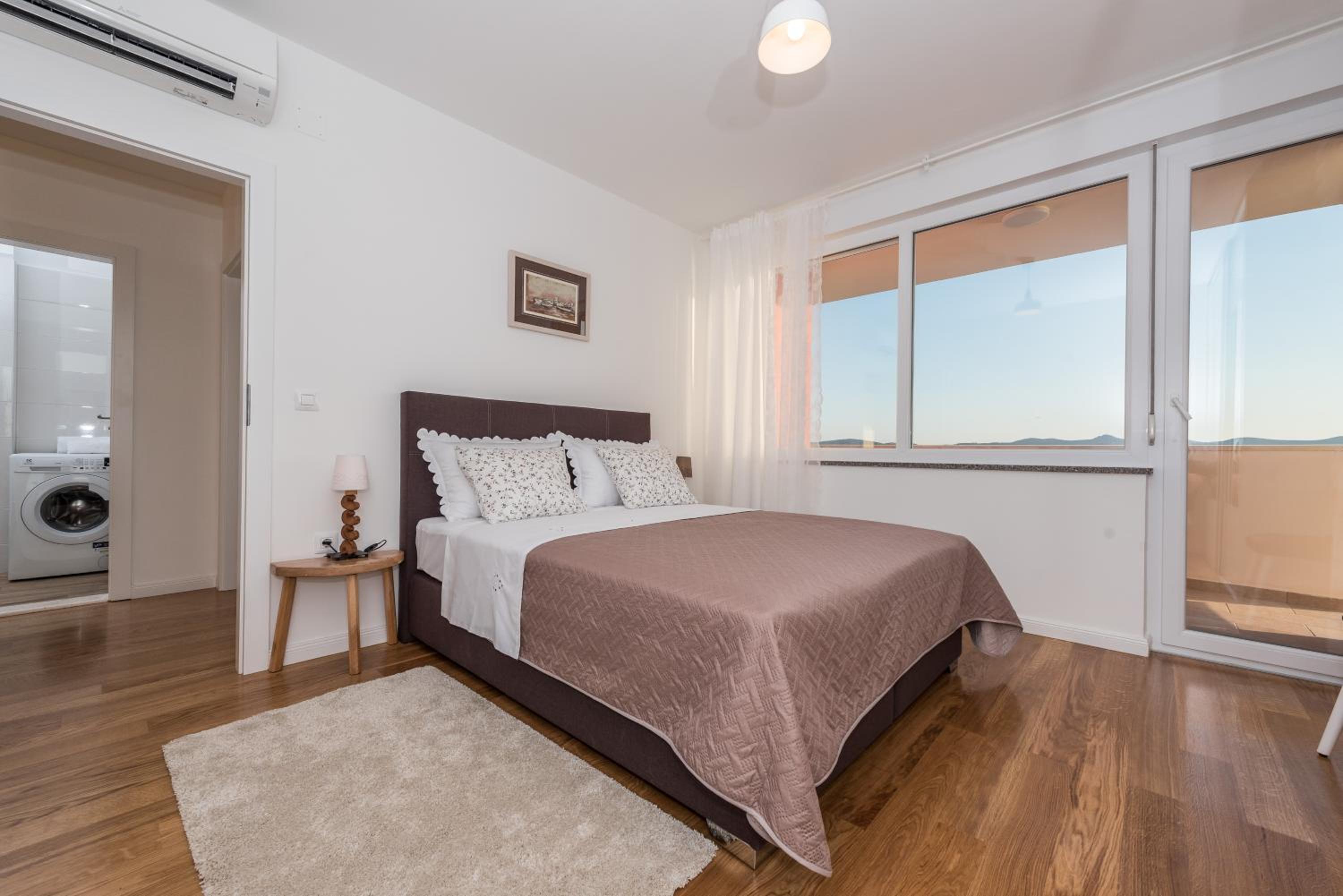 Apartment with Sea View - Photo 32