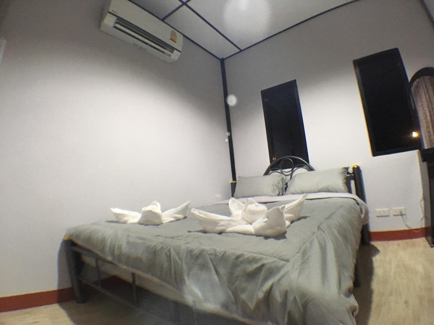 Standard Double Room - Photo 9