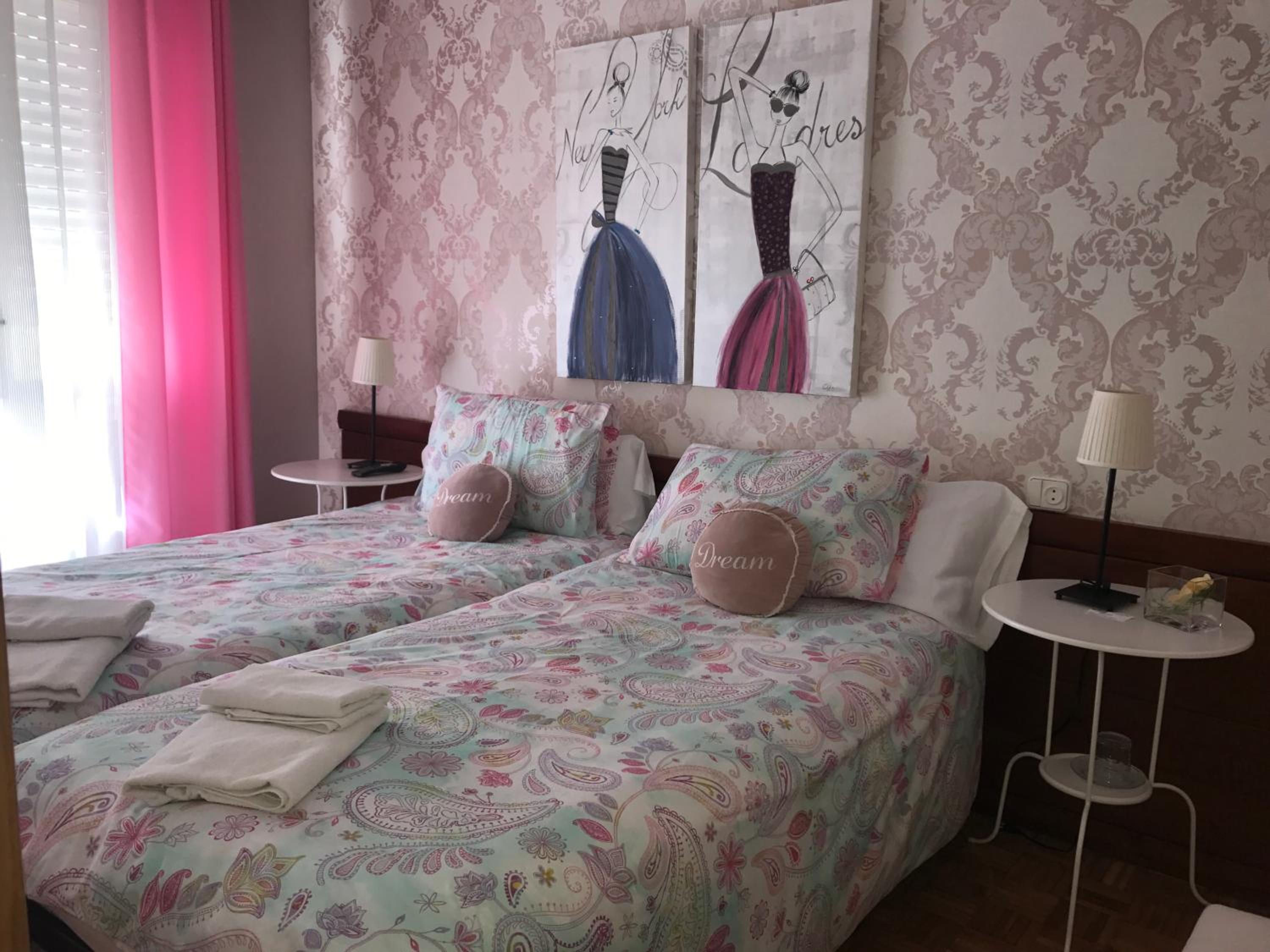 Twin Room - Photo 12
