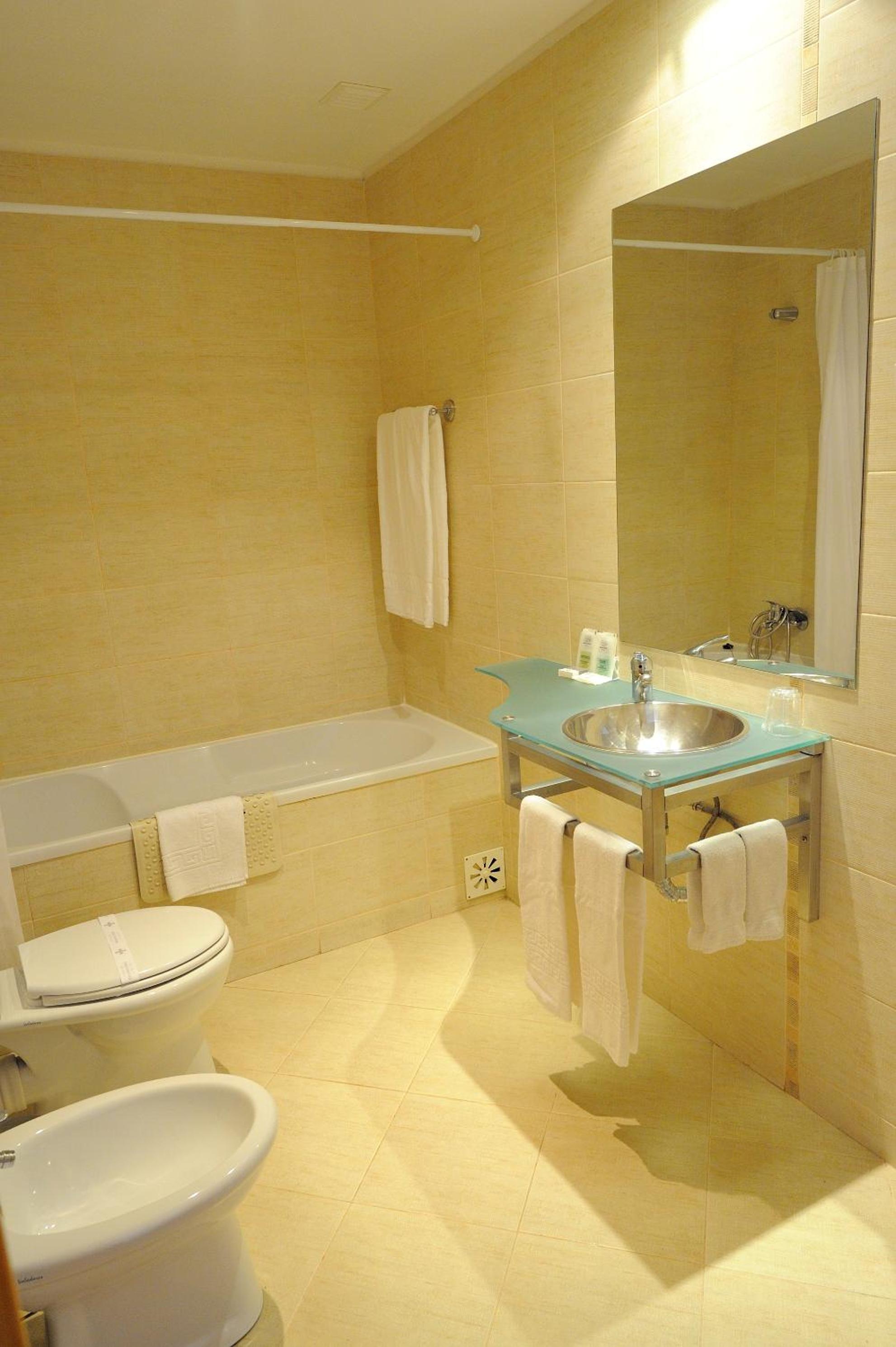 One-Bedroom Apartment with Balcony