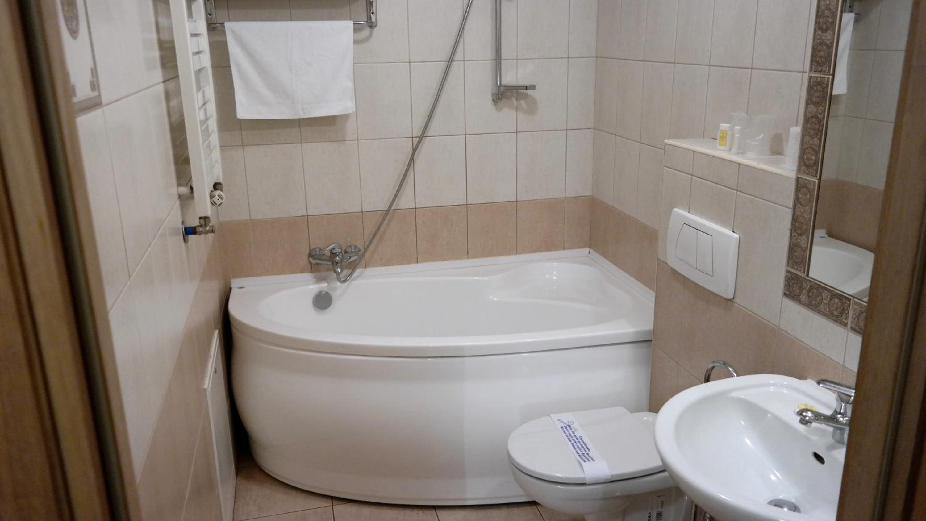 Double Room - Photo 12