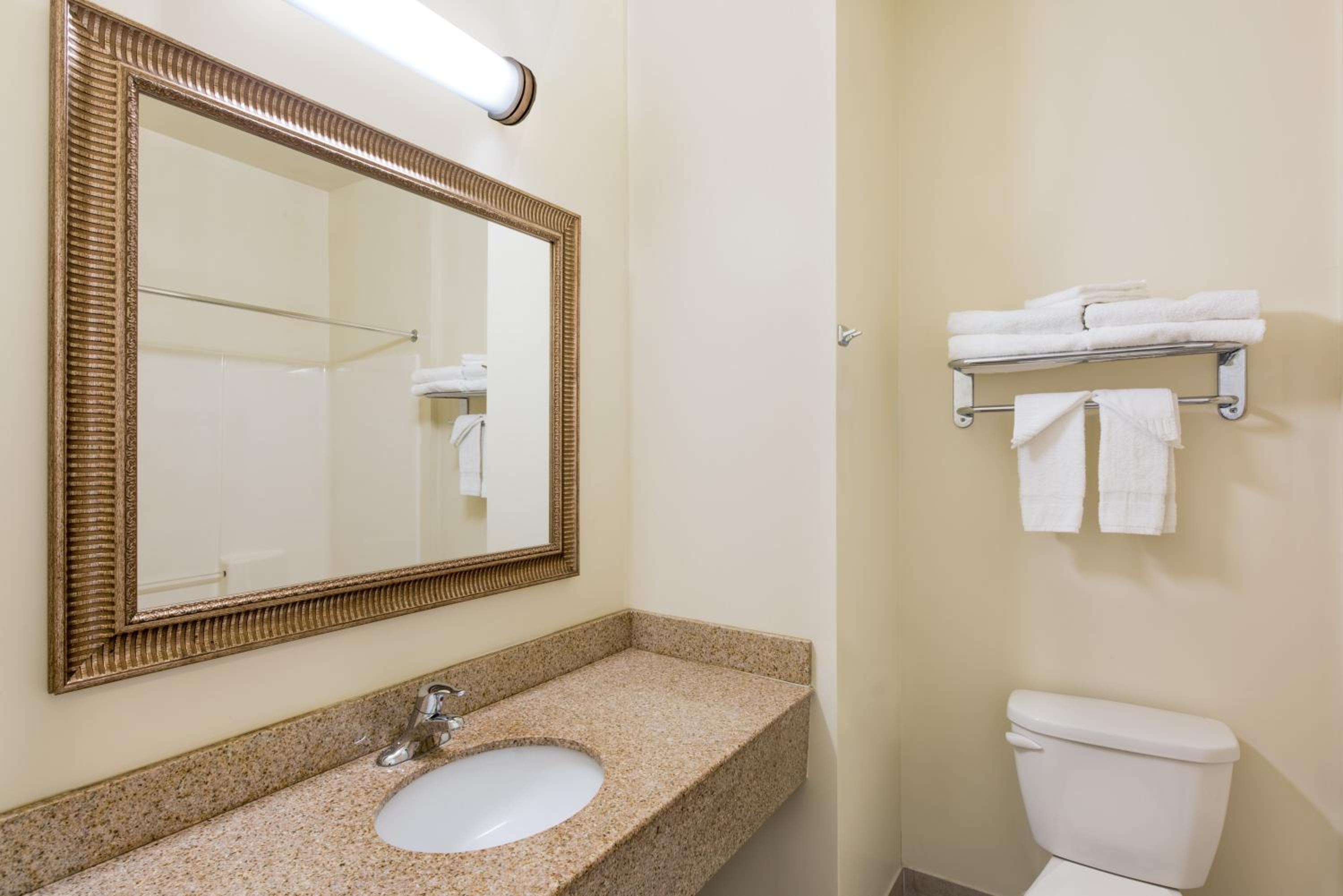 King Room - Non-Smoking - Photo 2