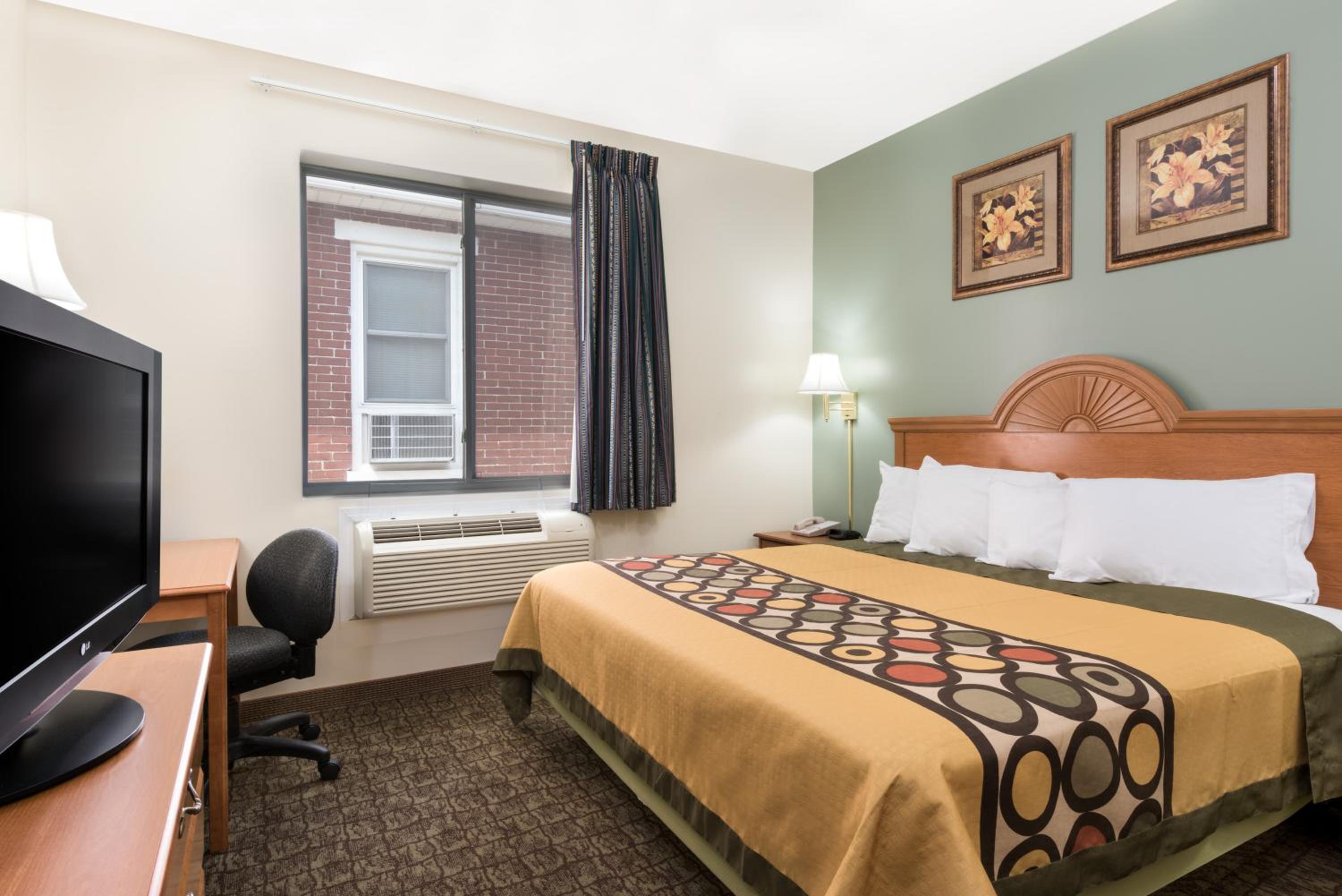 King Room - Non-Smoking - Photo 1