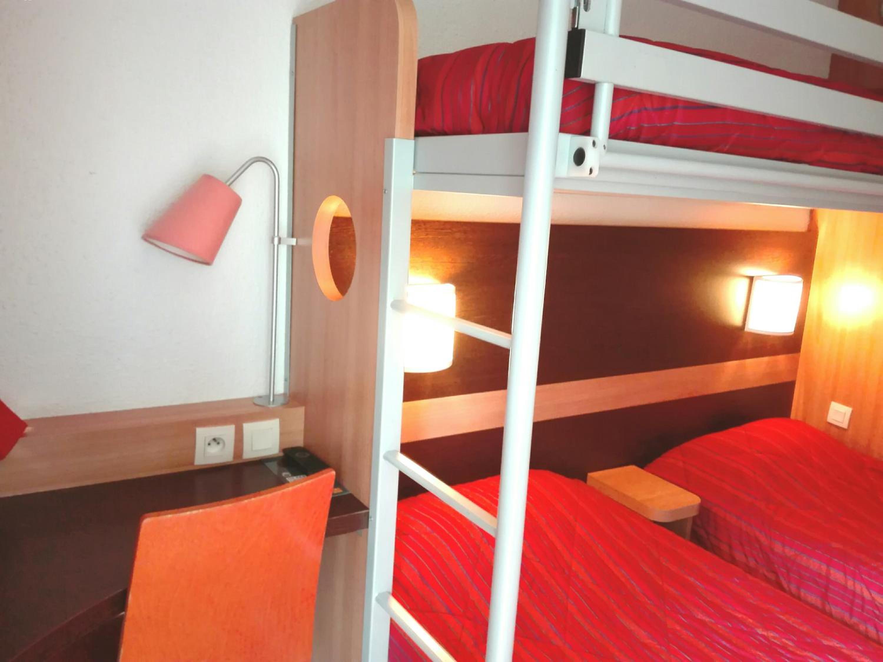 Triple Room with 3 Single Beds - Photo 1