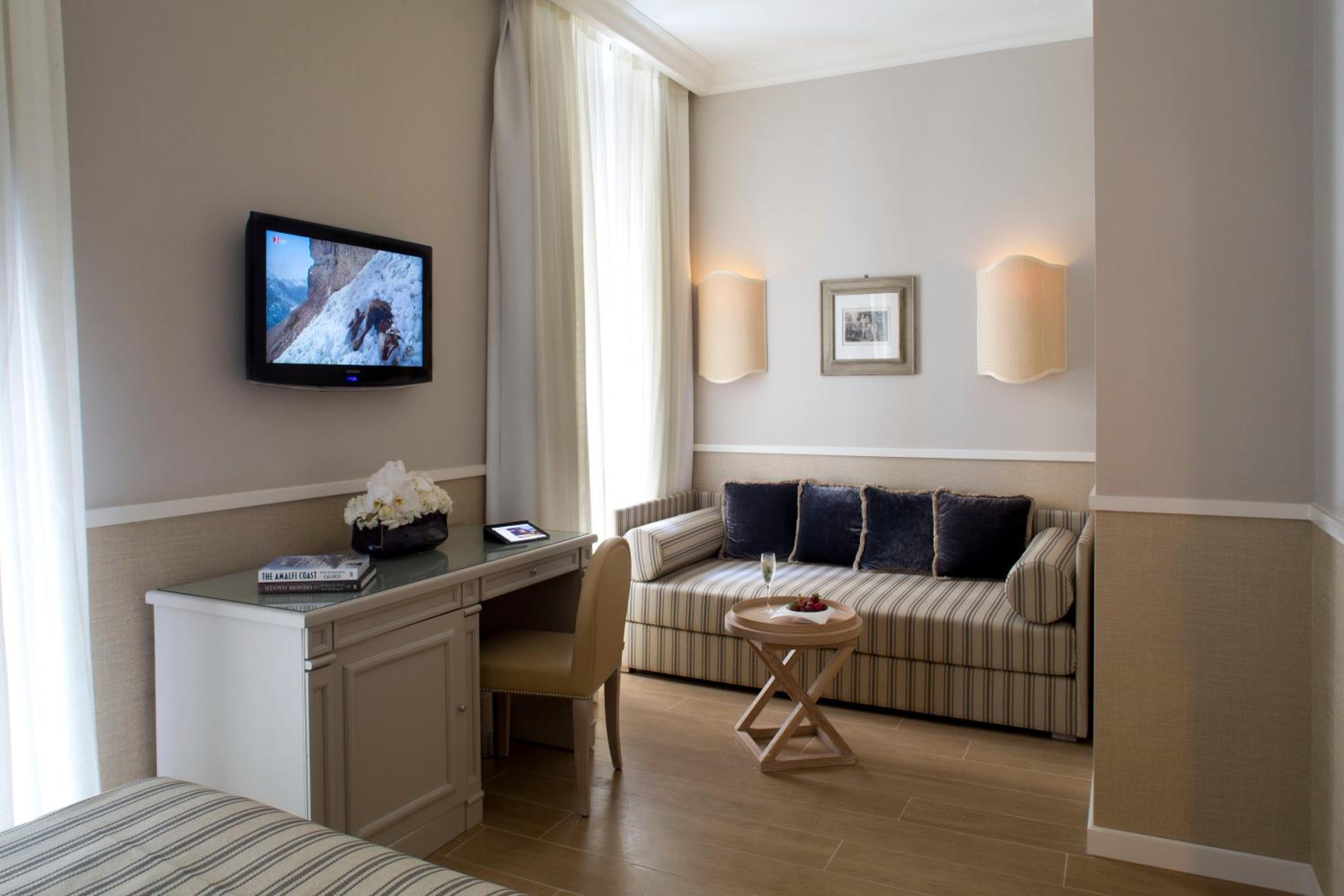 Deluxe Room - Photo 6