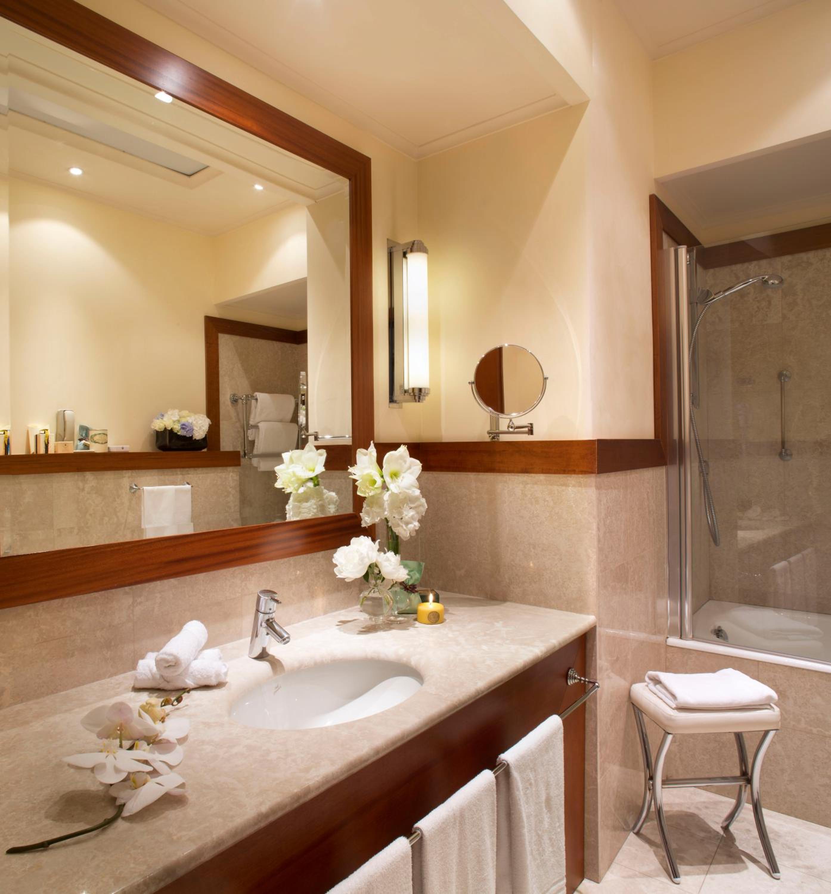 Deluxe Room - Photo 13
