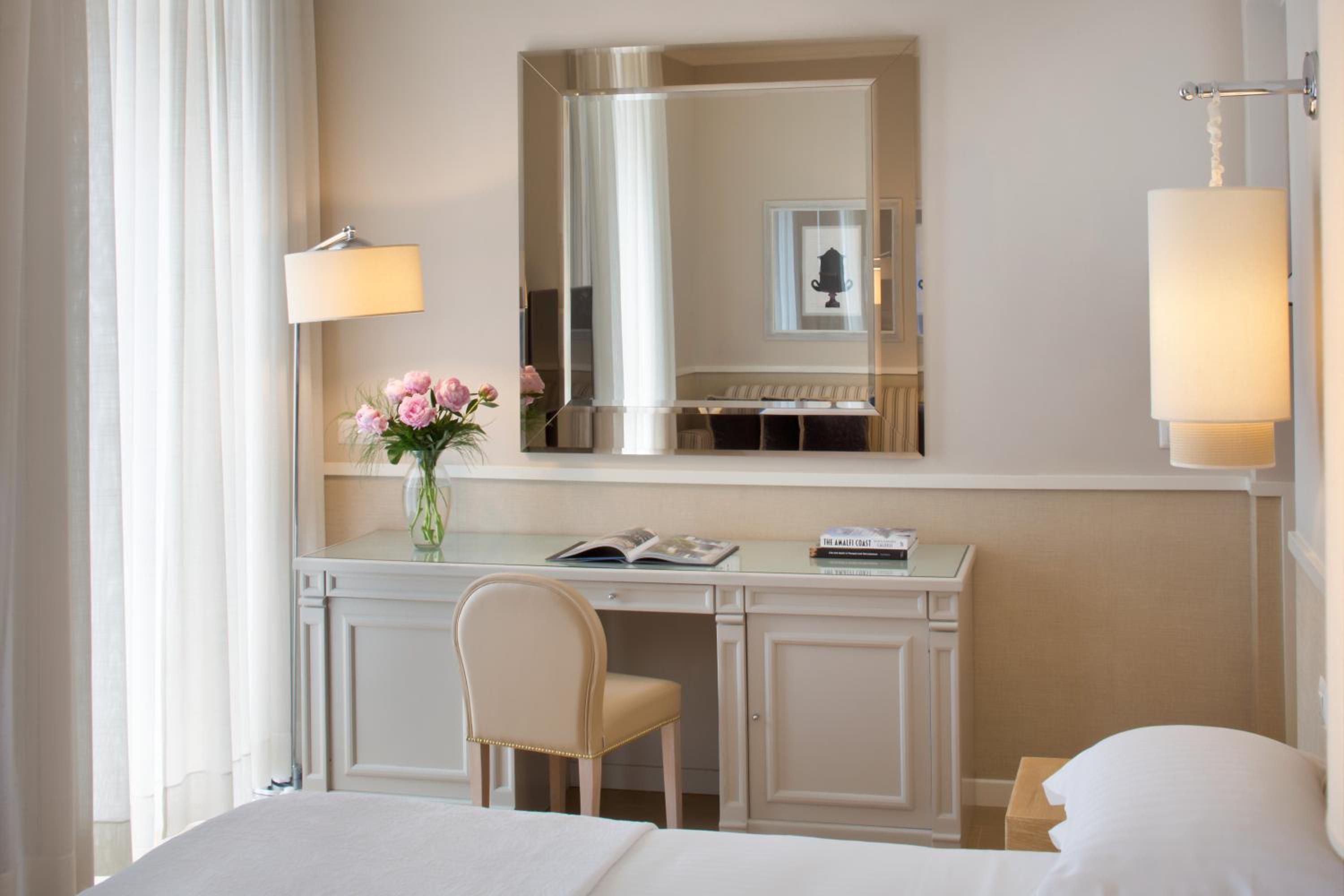 Deluxe Room - Photo 5