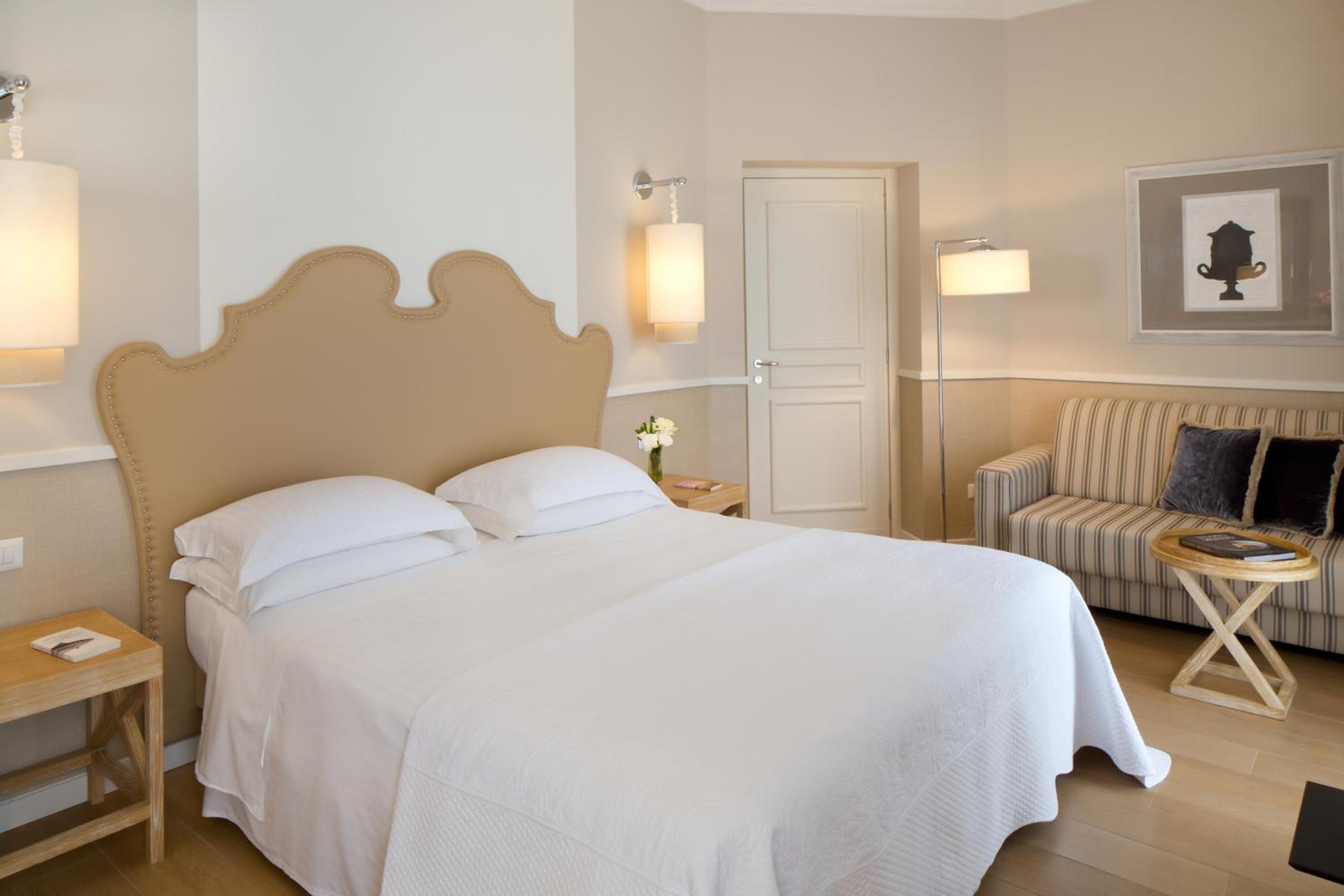 Deluxe Room - Photo 15