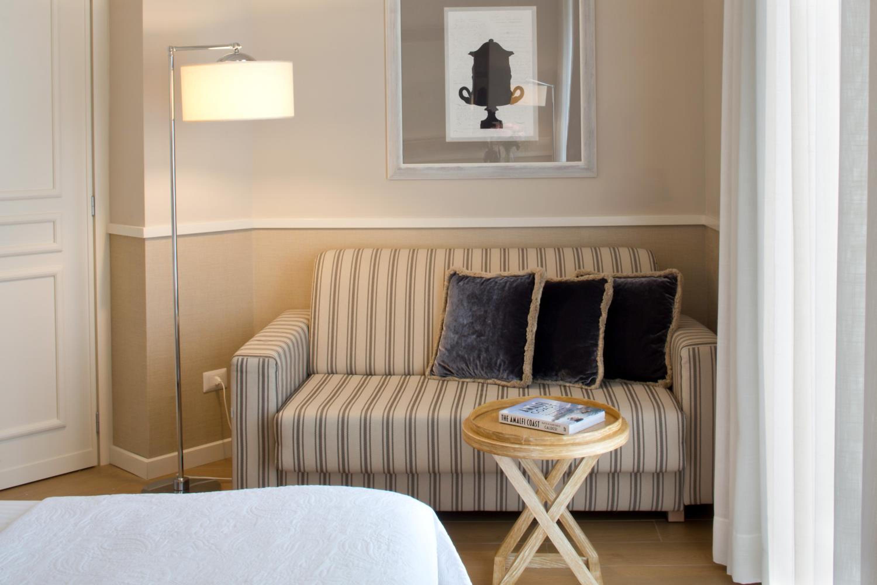Deluxe Room - Photo 9