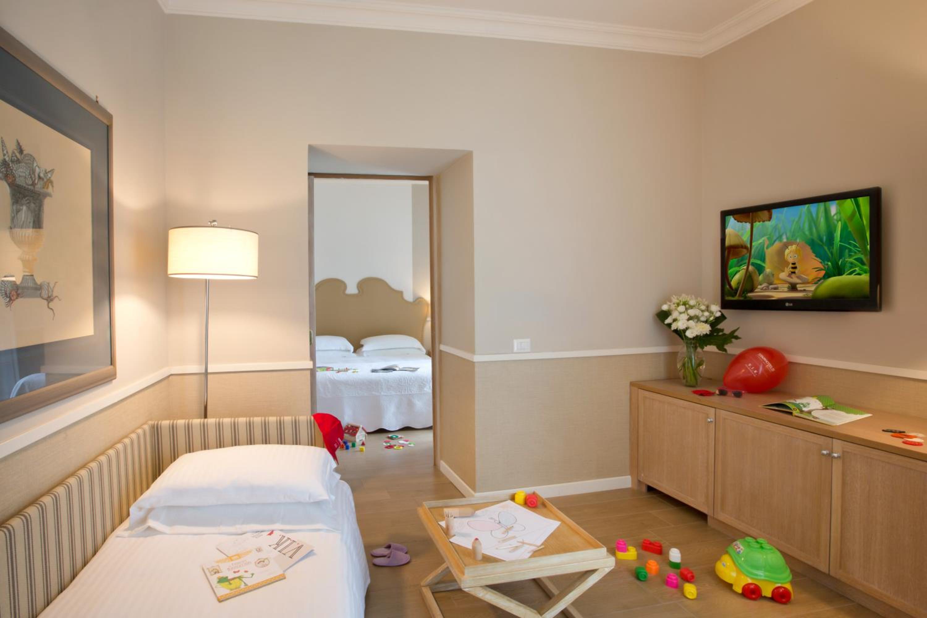 Family Room (2 Adults + 2 Children) - Photo 1