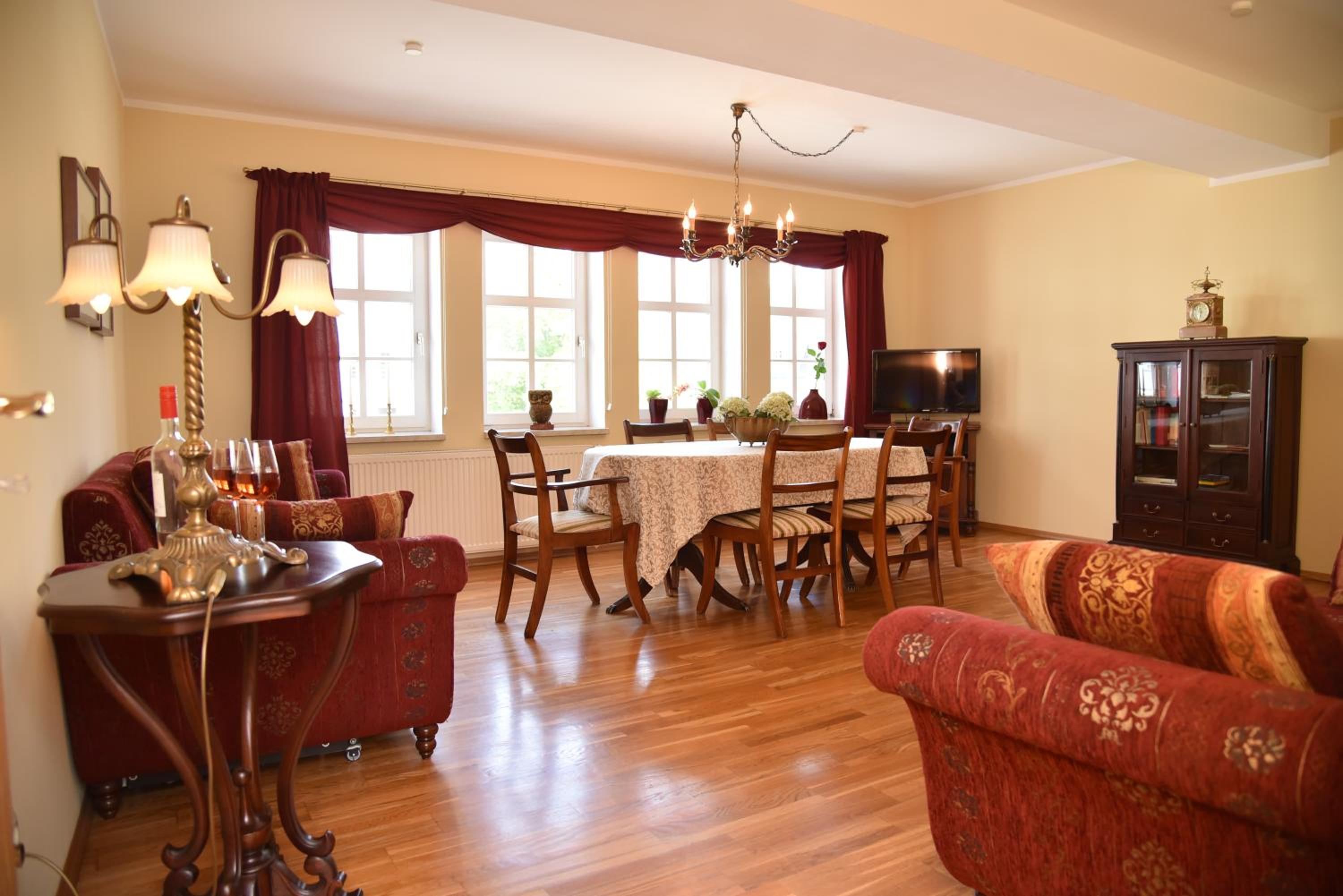 Two-Bedroom Apartment - Photo 3