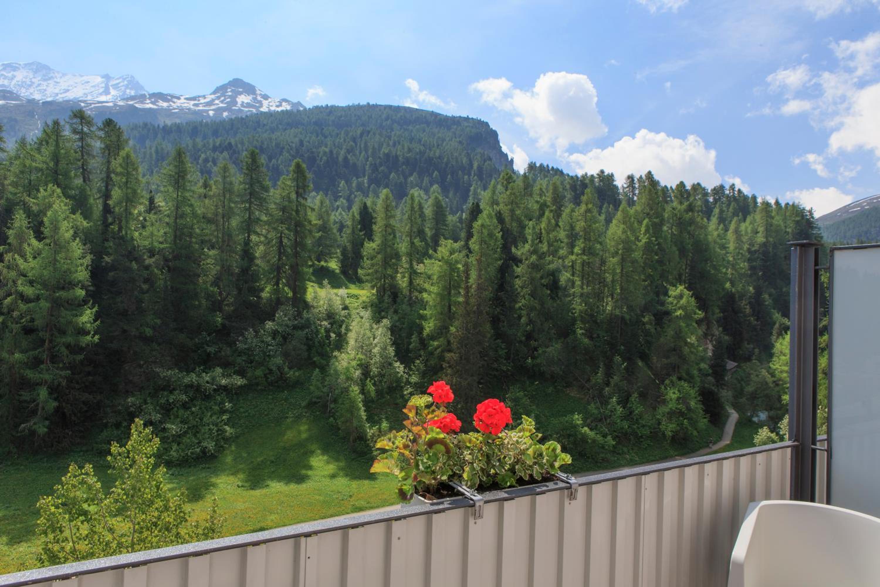 Duplex Family Room with Panoramic View photo 3