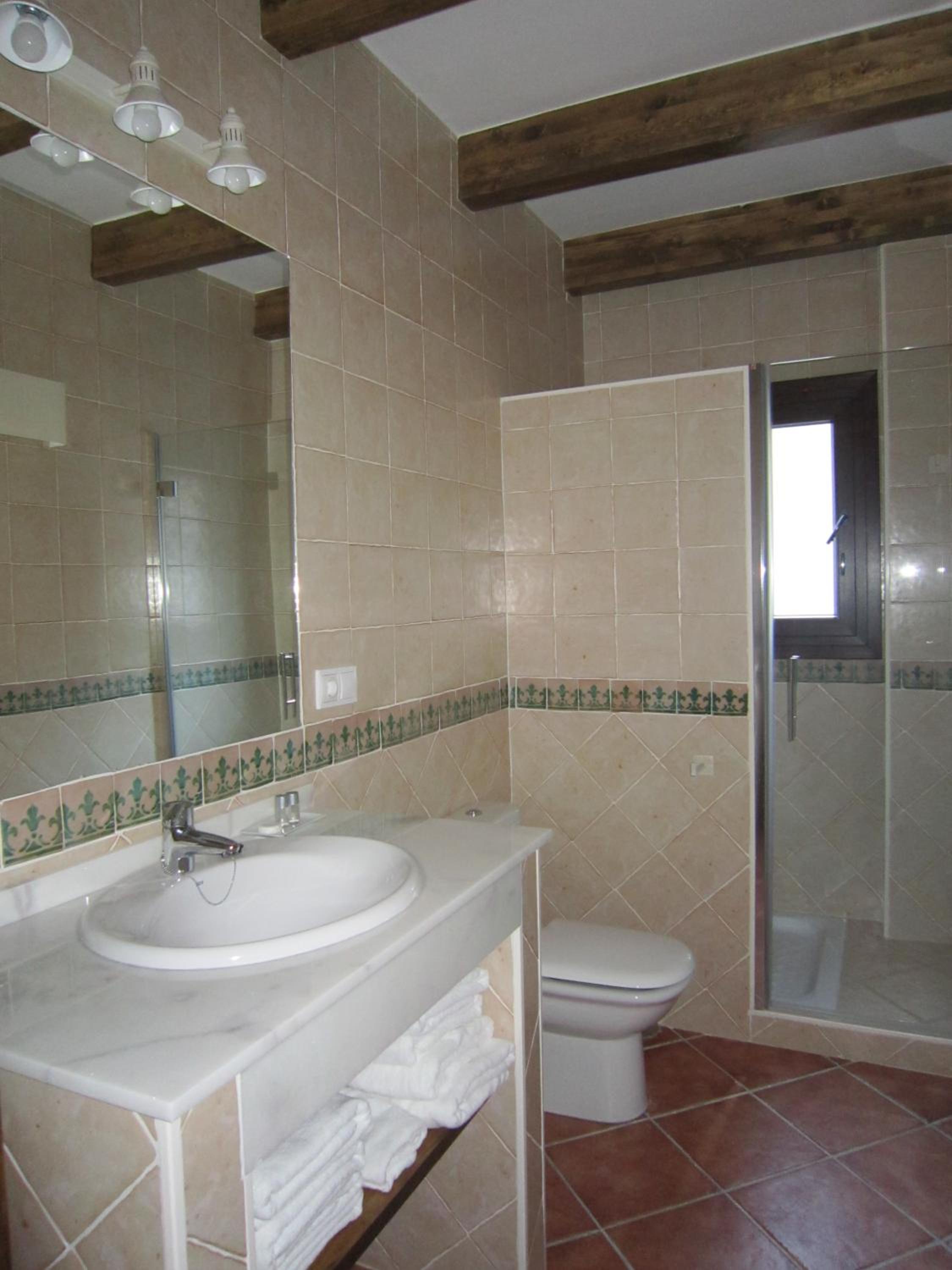 One-Bedroom Apartment - Photo 2