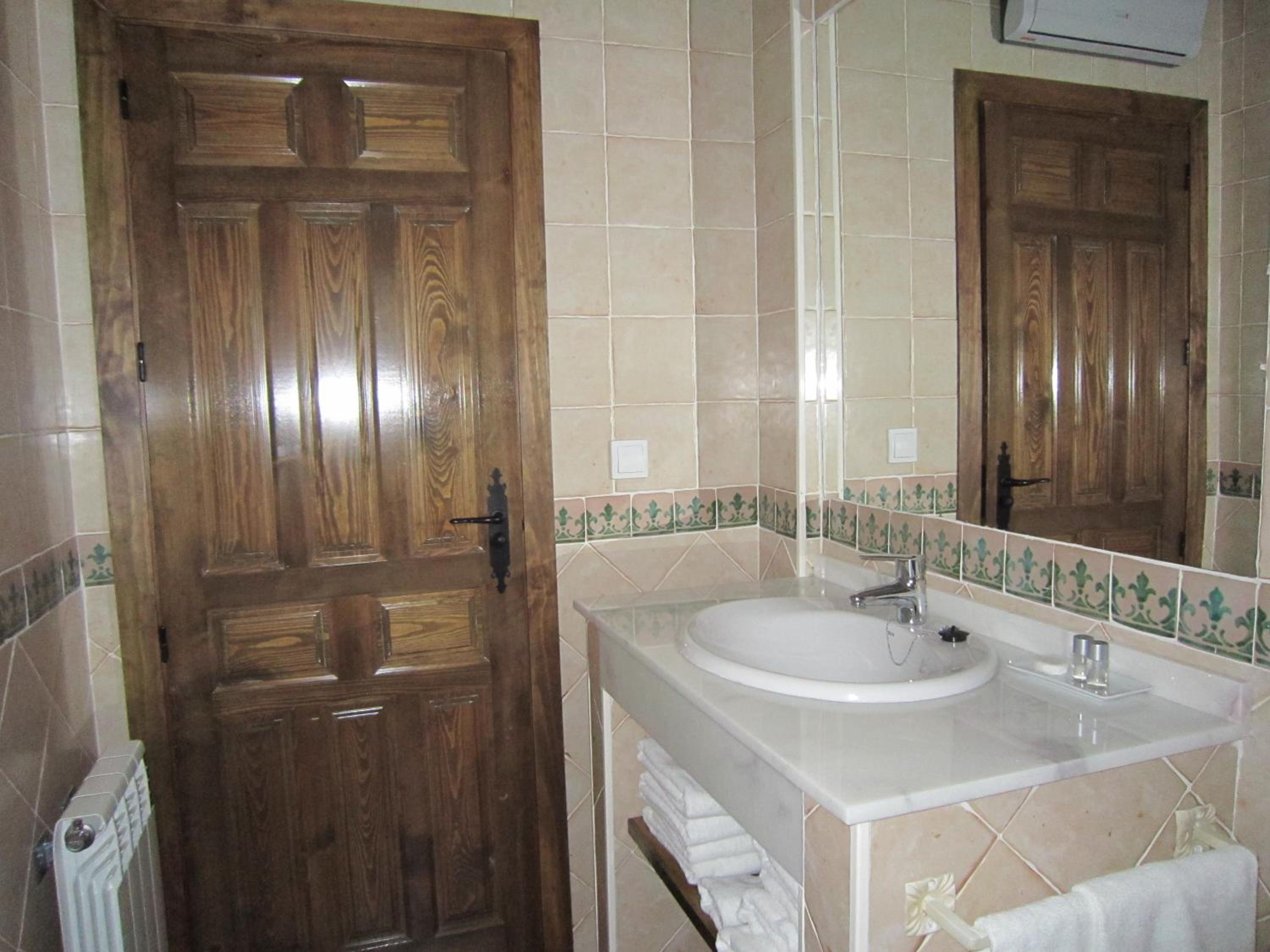 One-Bedroom Apartment - Photo 3