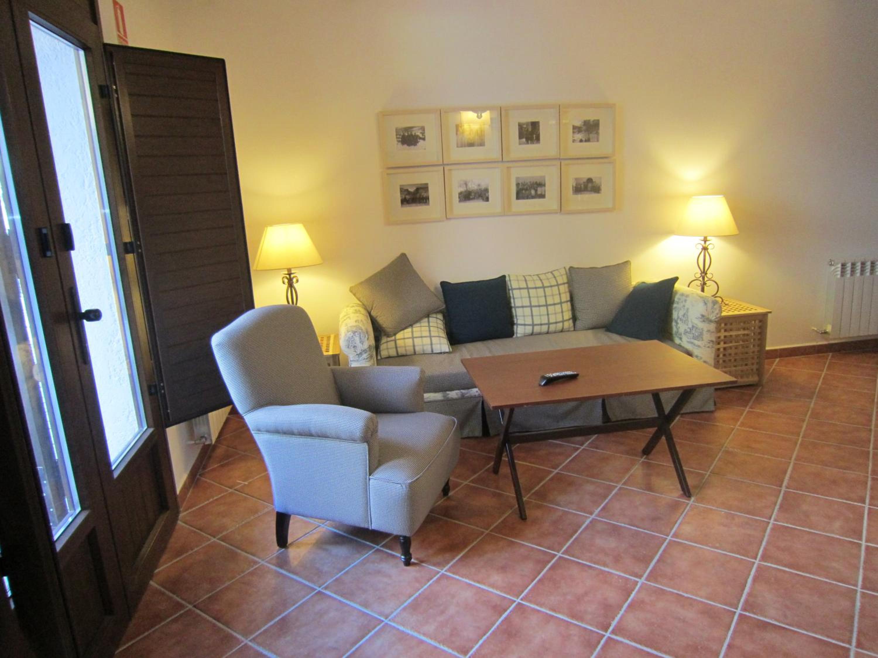 One-Bedroom Apartment - Photo 4