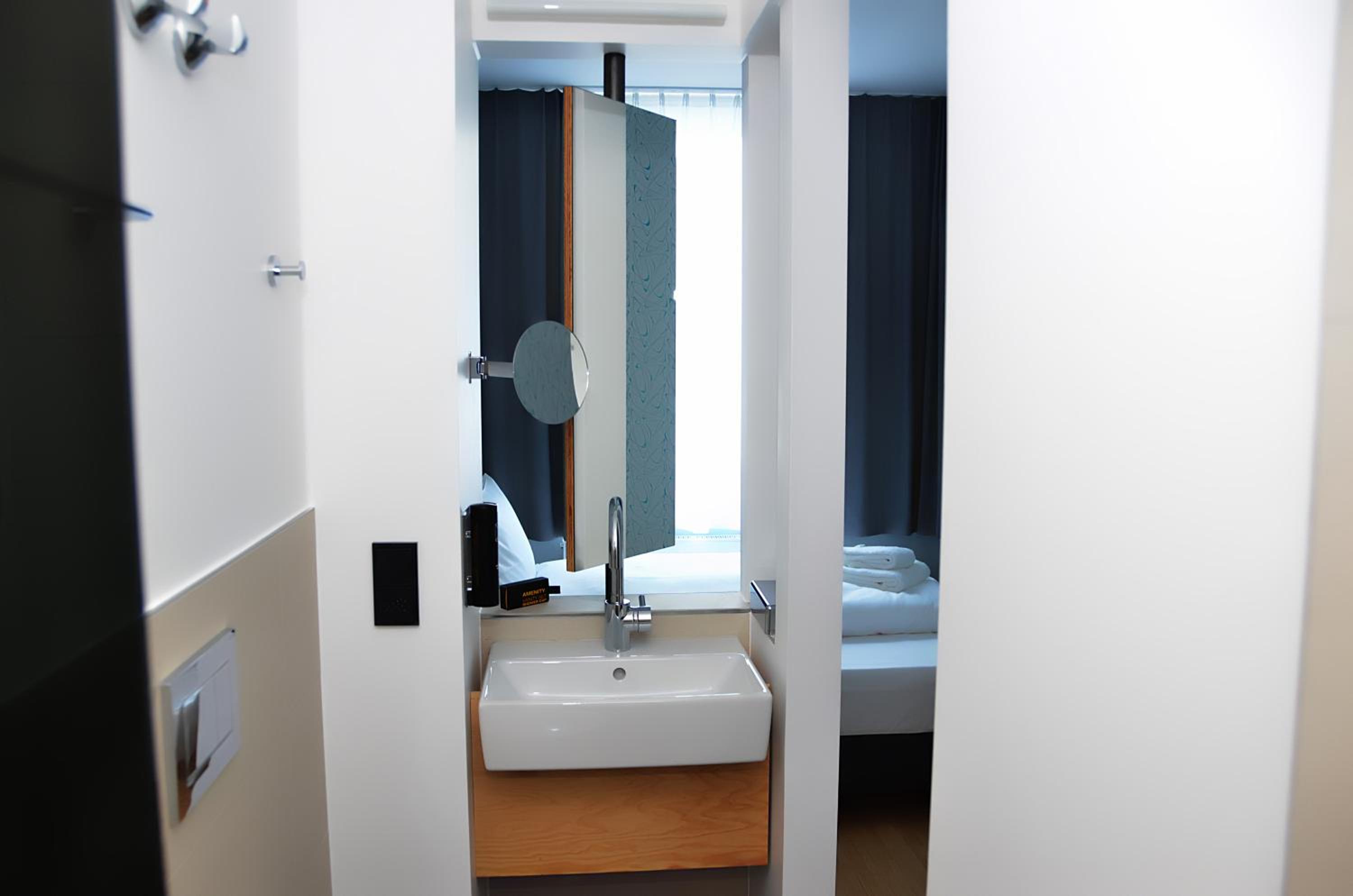 Single Room photo 2
