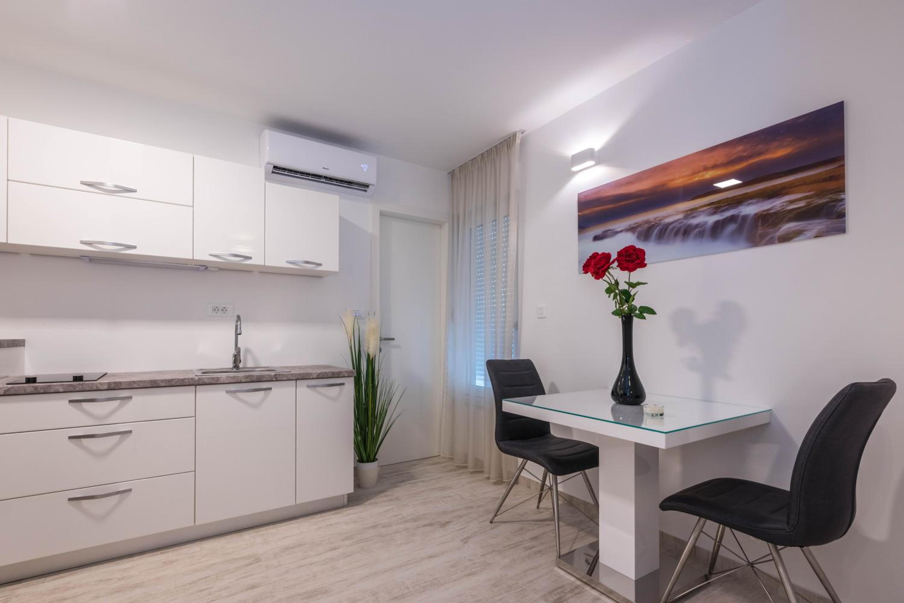 One-Bedroom Apartment photo 3