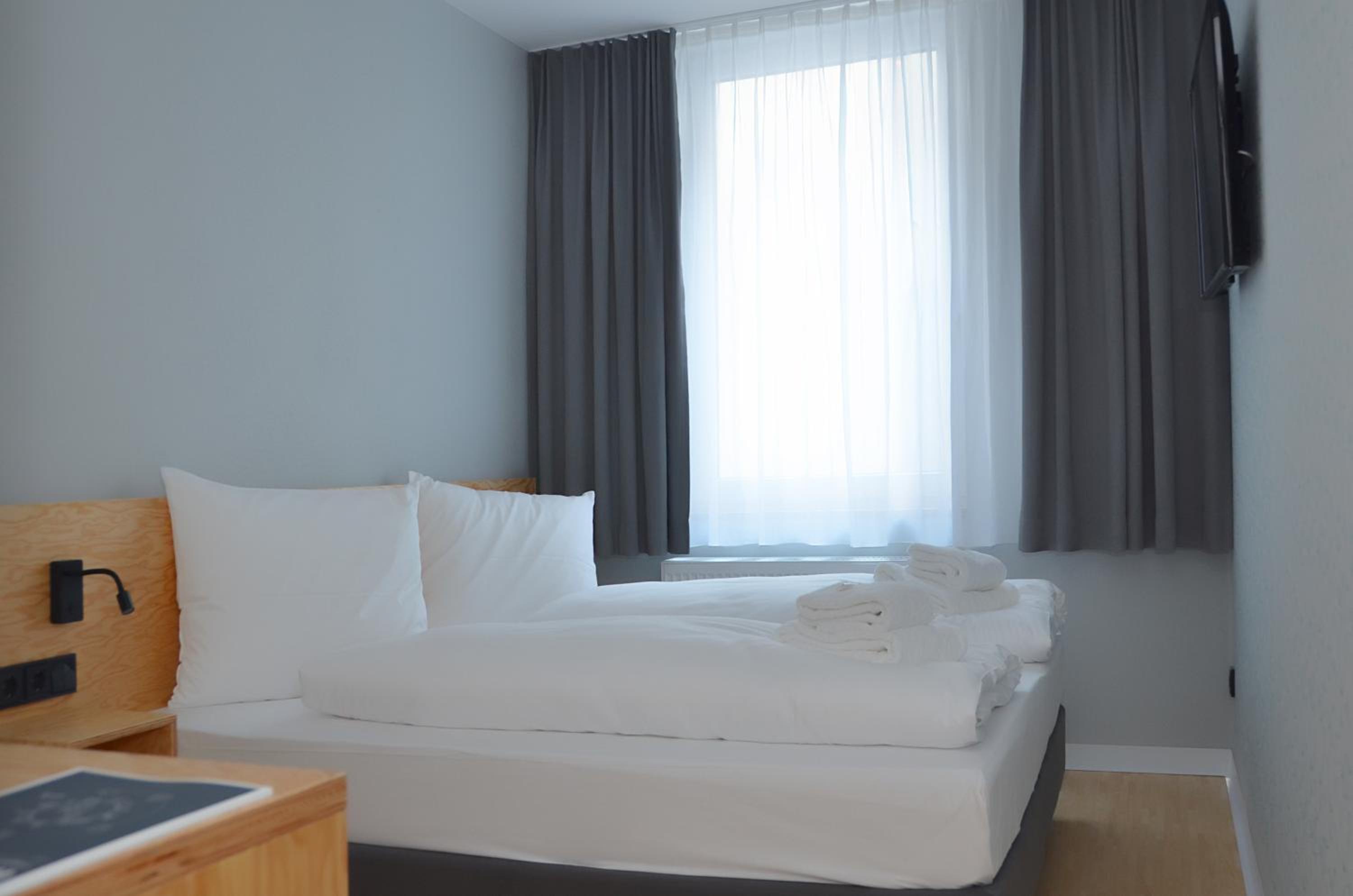 Queen Room - Photo 2
