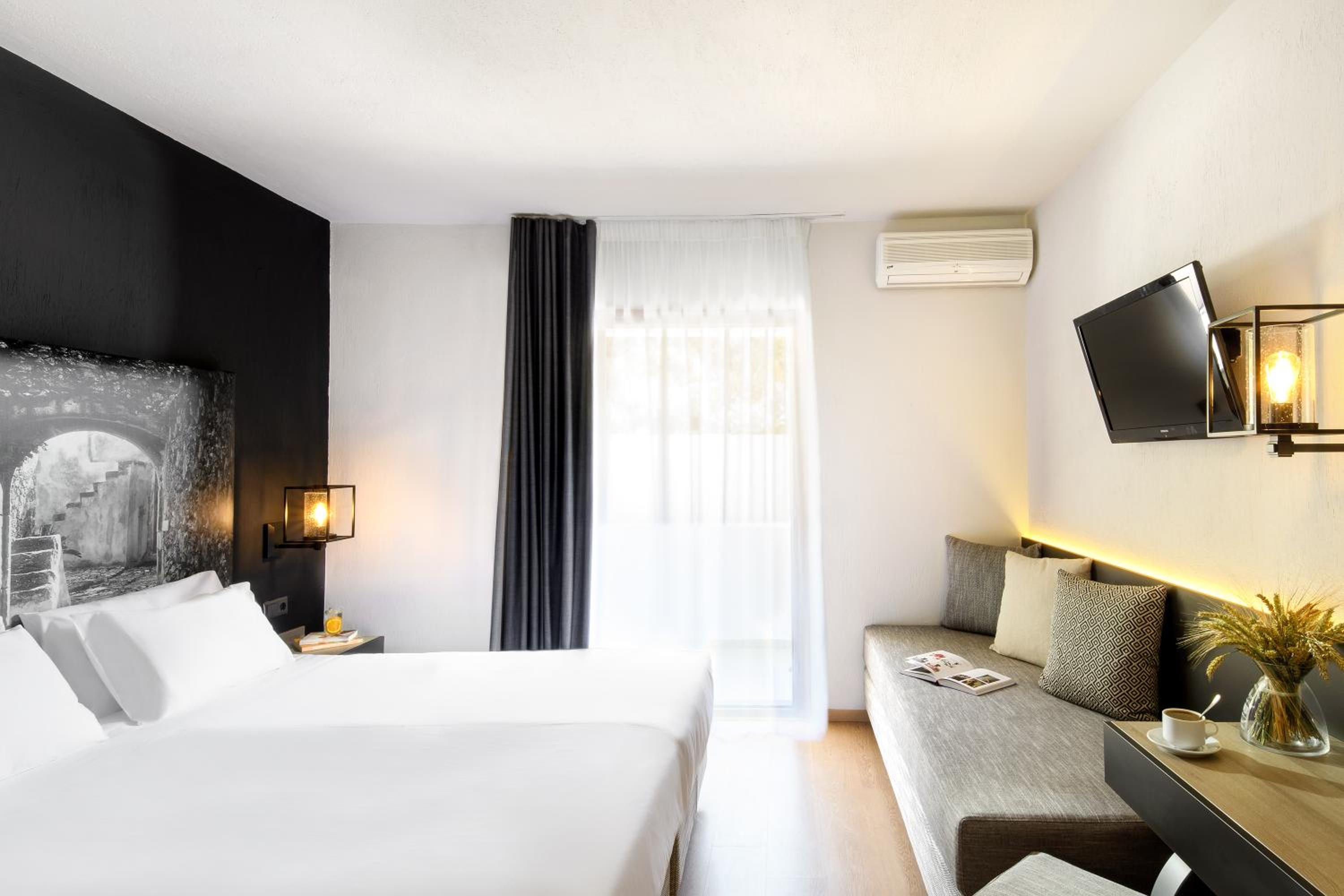 Double or Twin Room with Garden View photo 1