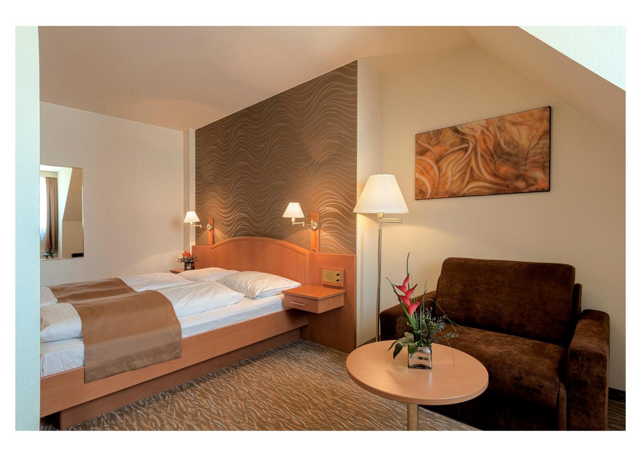 Special Offer - Family Room with Zoo Ticket (2 Adults + 1 Child )