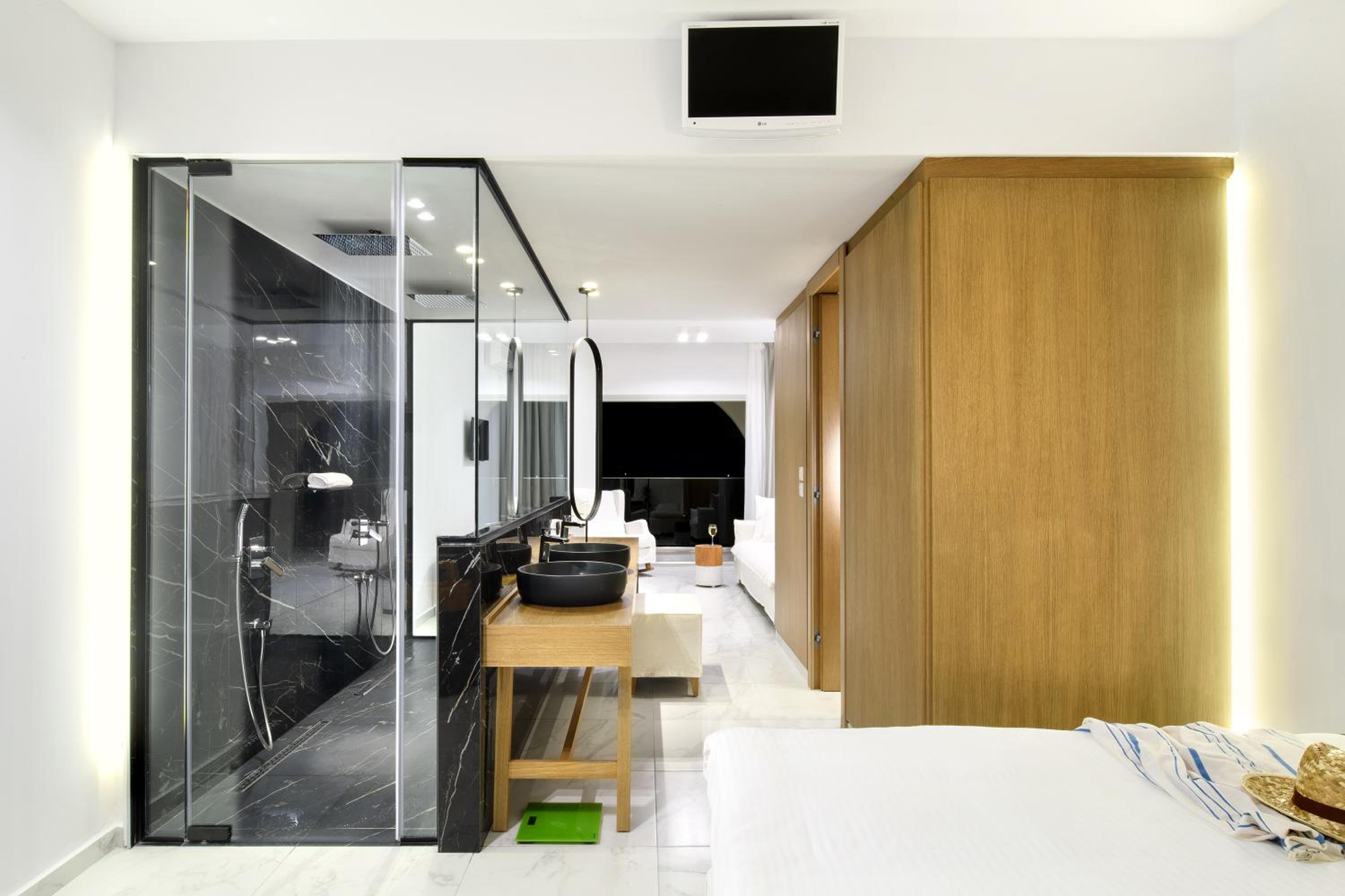 Romantic Loft Suite with Panoramic Sea View photo 3
