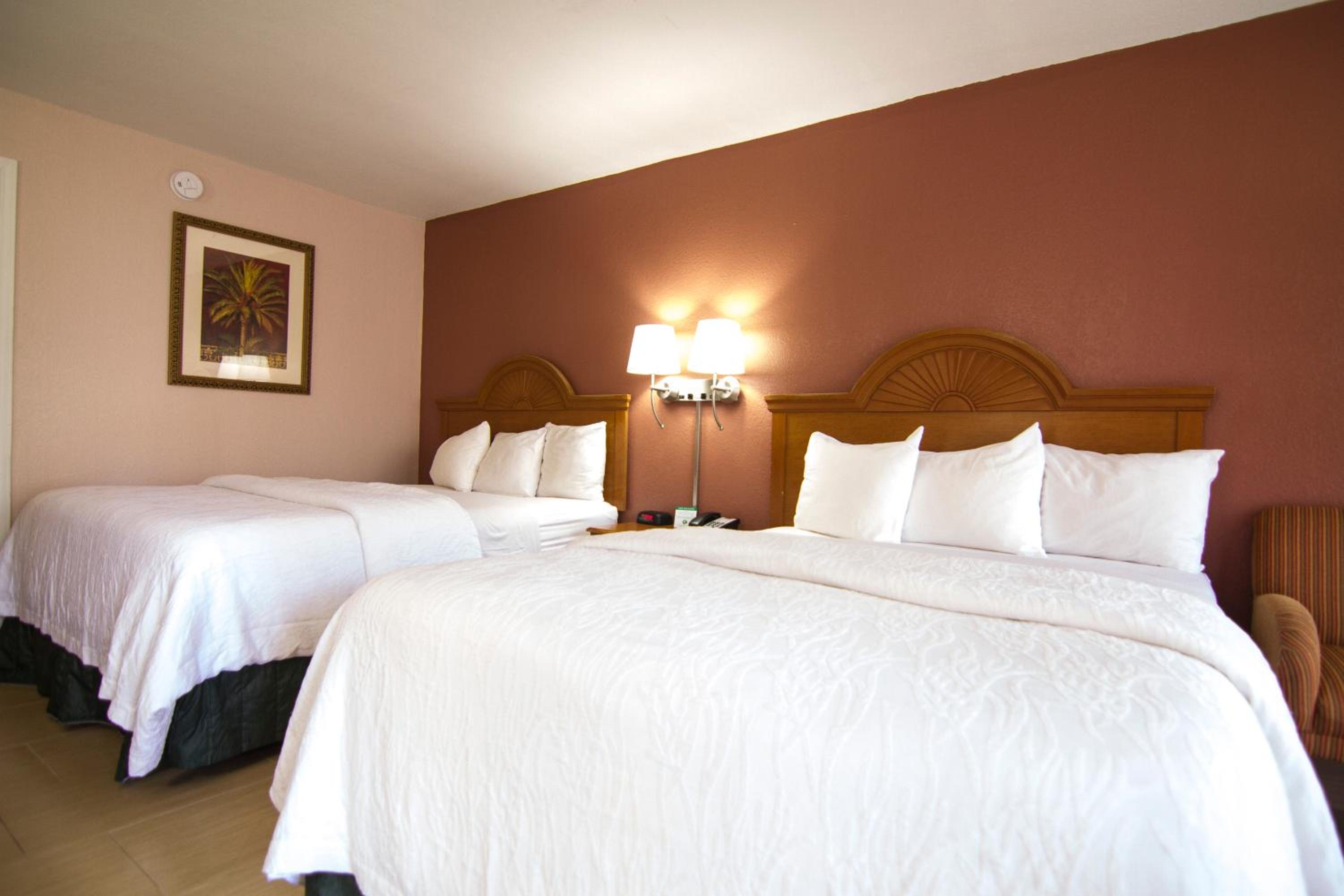 Queen Room with Two Queen Beds - Non-Smoking - Photo 1
