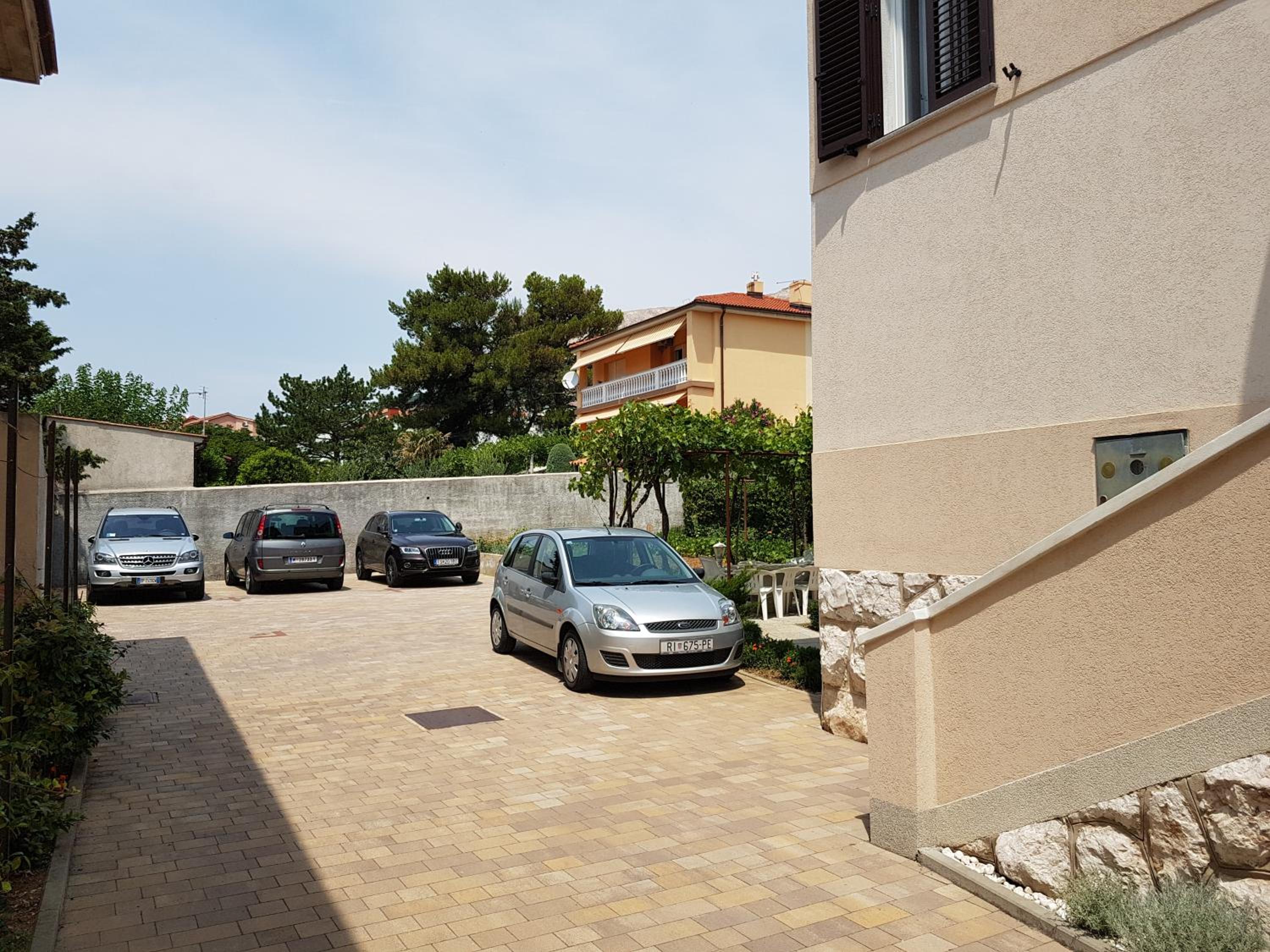 Double or Twin Room with Private External Bathroom - Photo 7