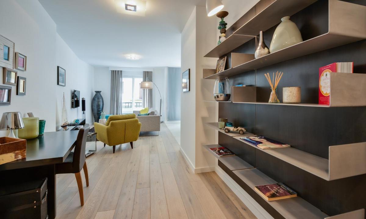Deluxe Two-Bedroom Apartment