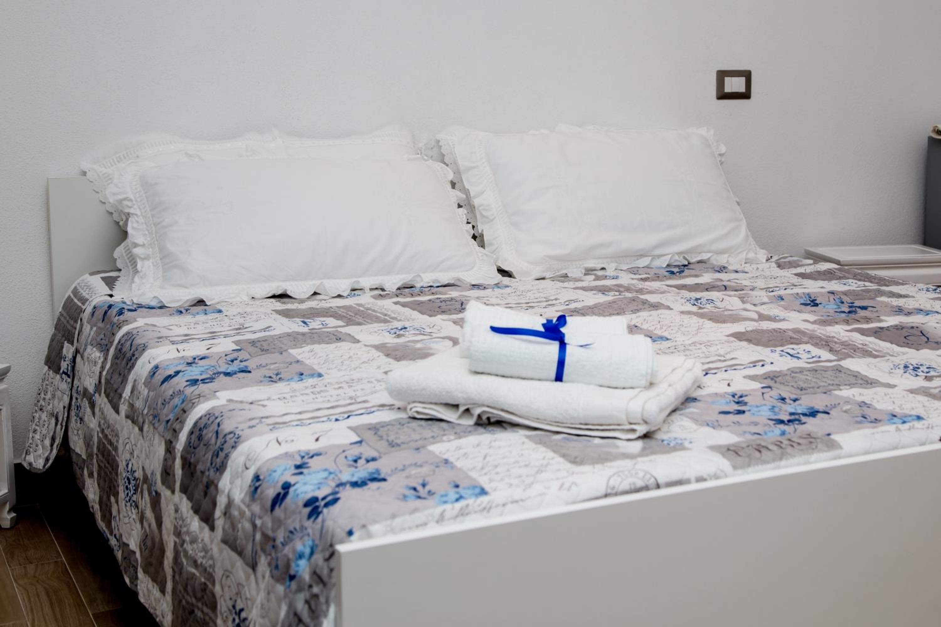 Quadruple Room - Photo 7