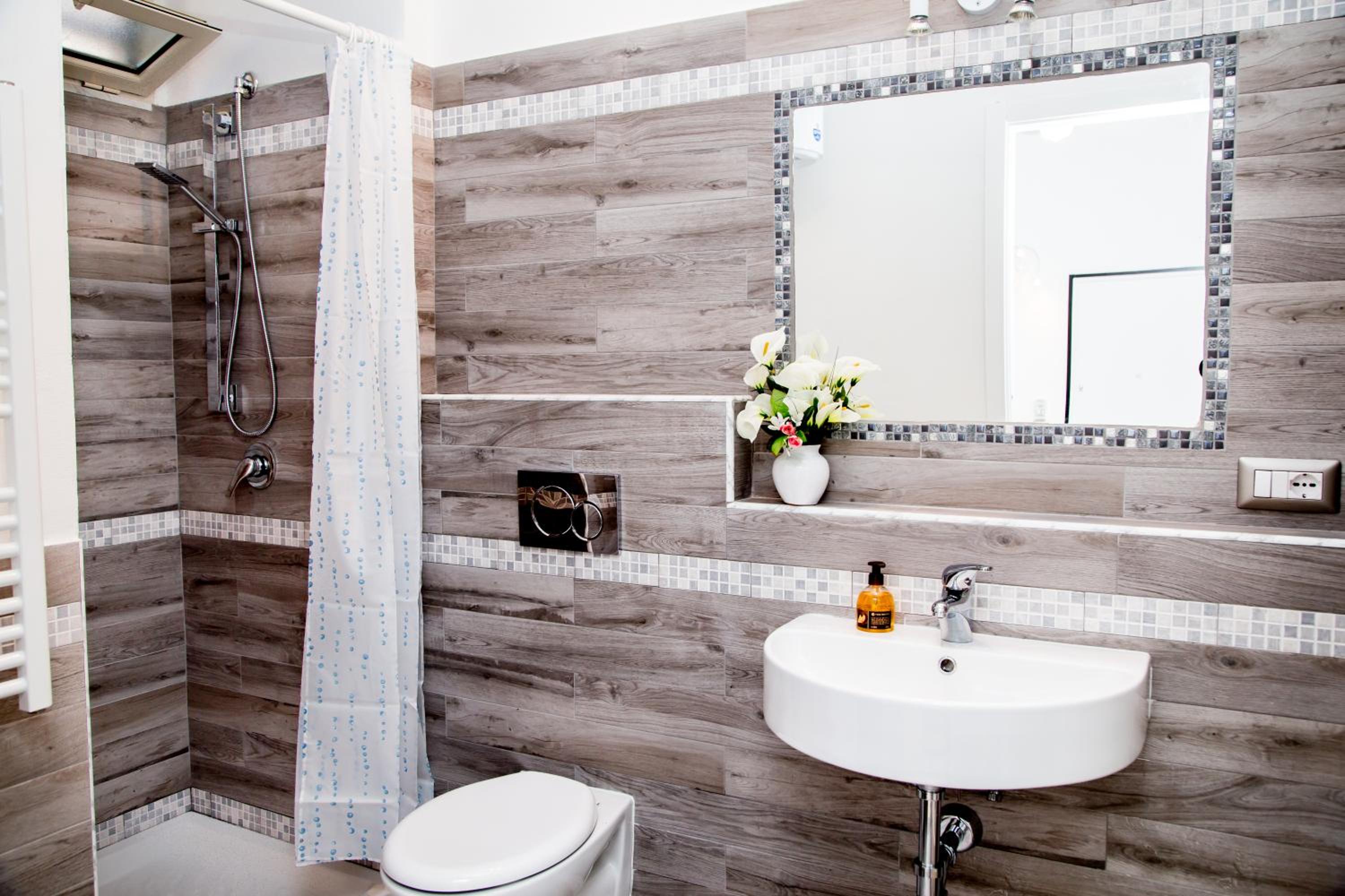 Quadruple Room - Photo 14