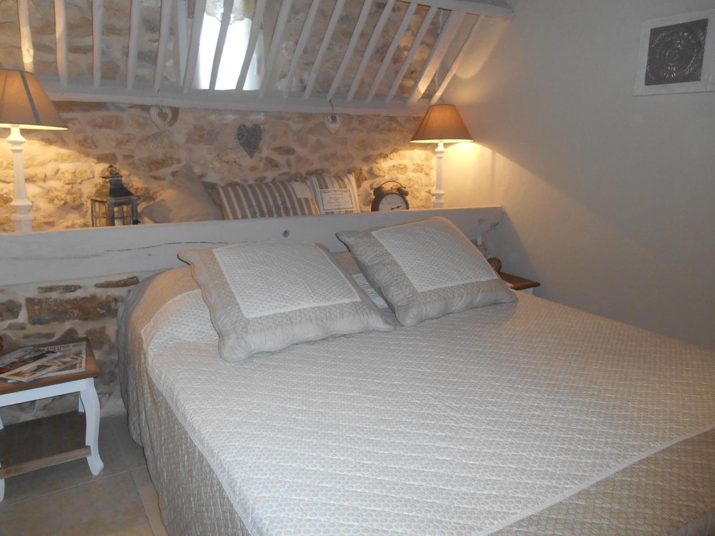 Double Room with Private External Bathroom - Photo 8