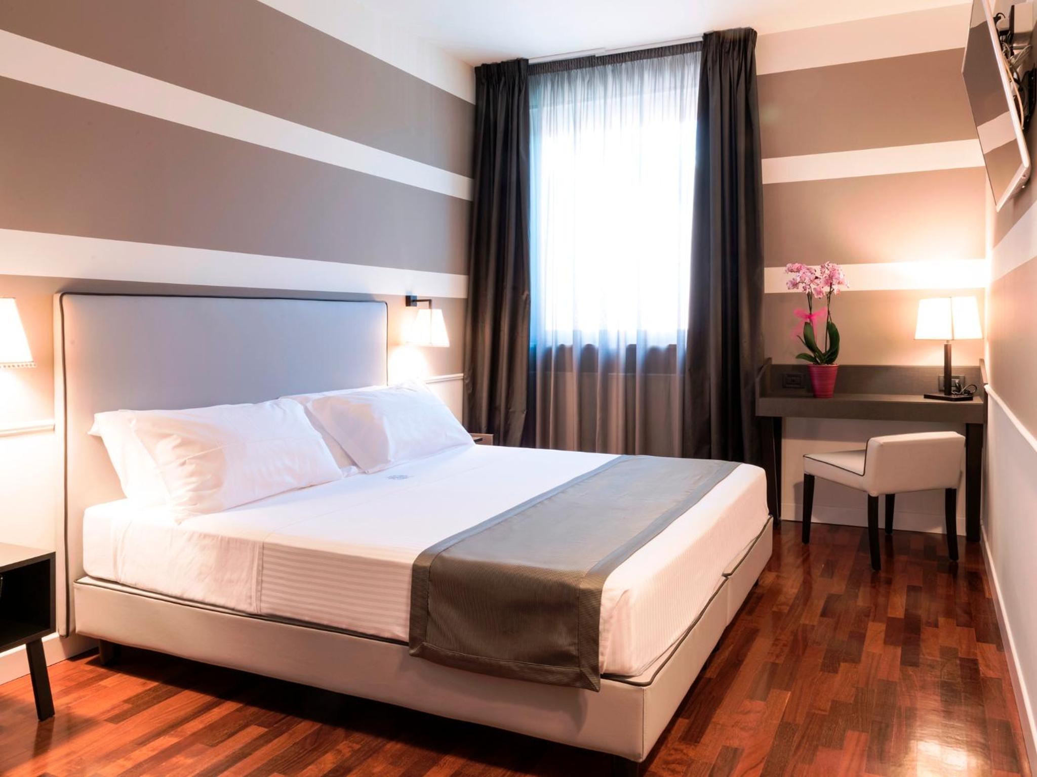 Deluxe Queen Room