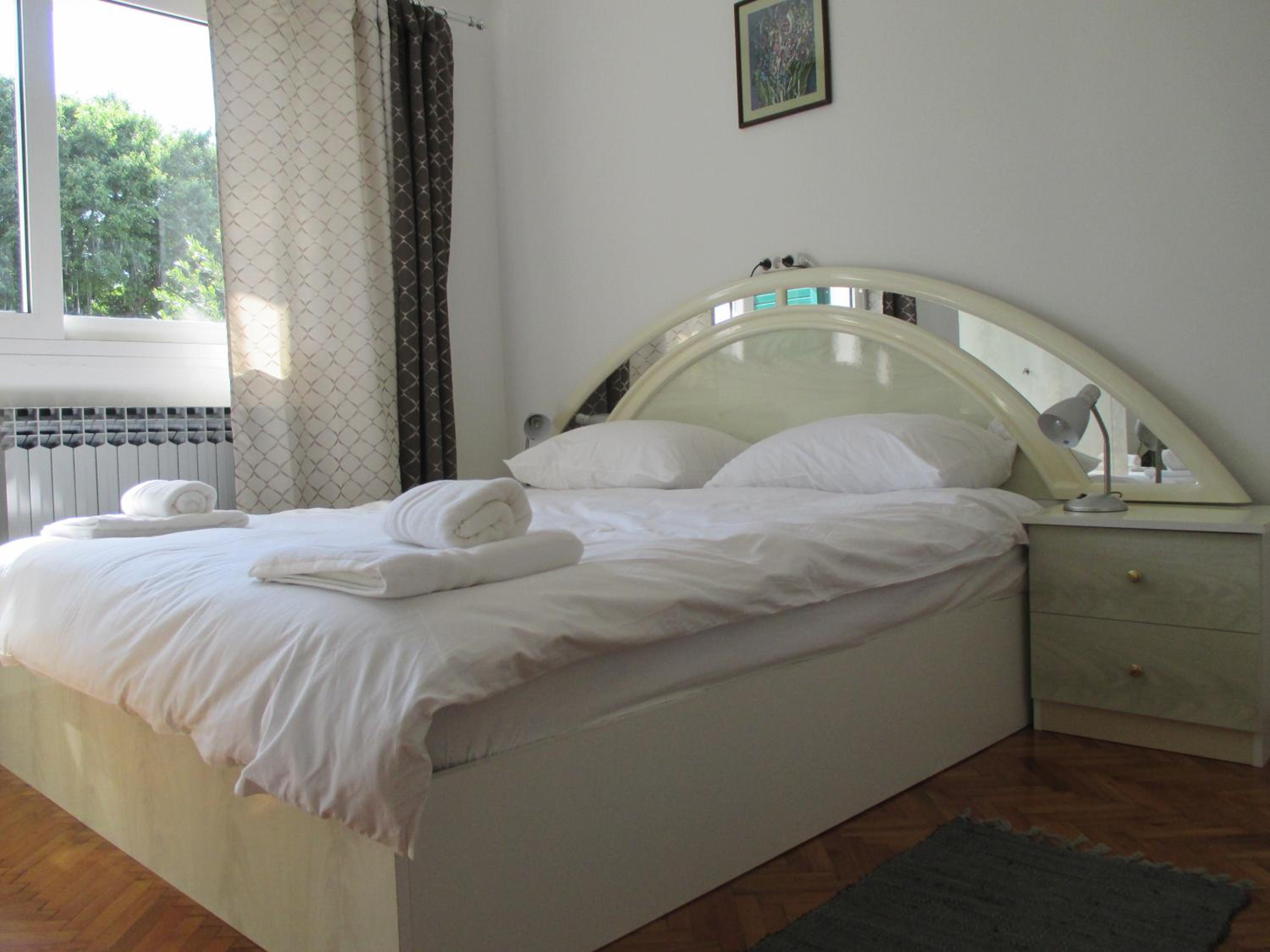 Apartment with Garden View