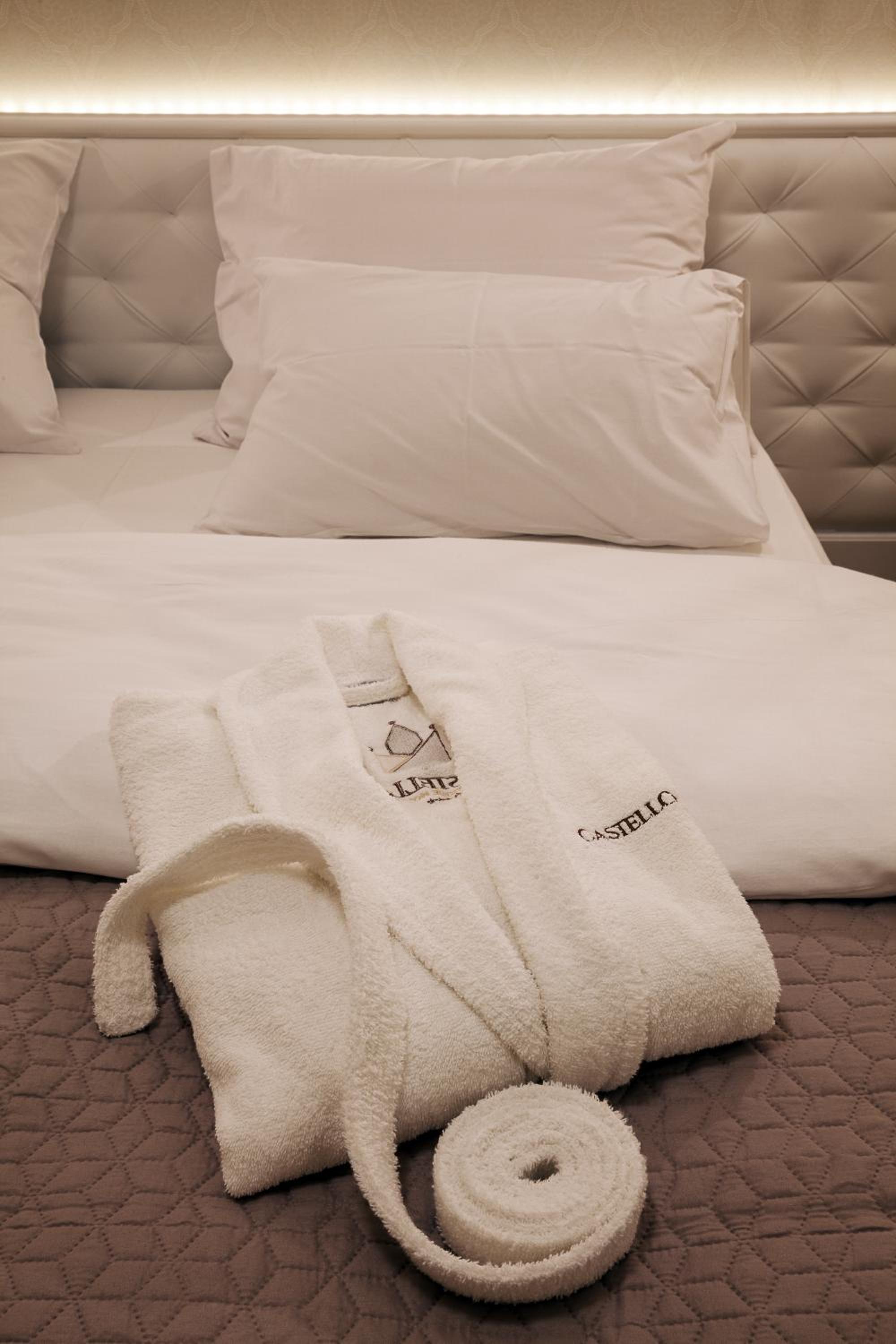 Standard Double Room - Photo 6
