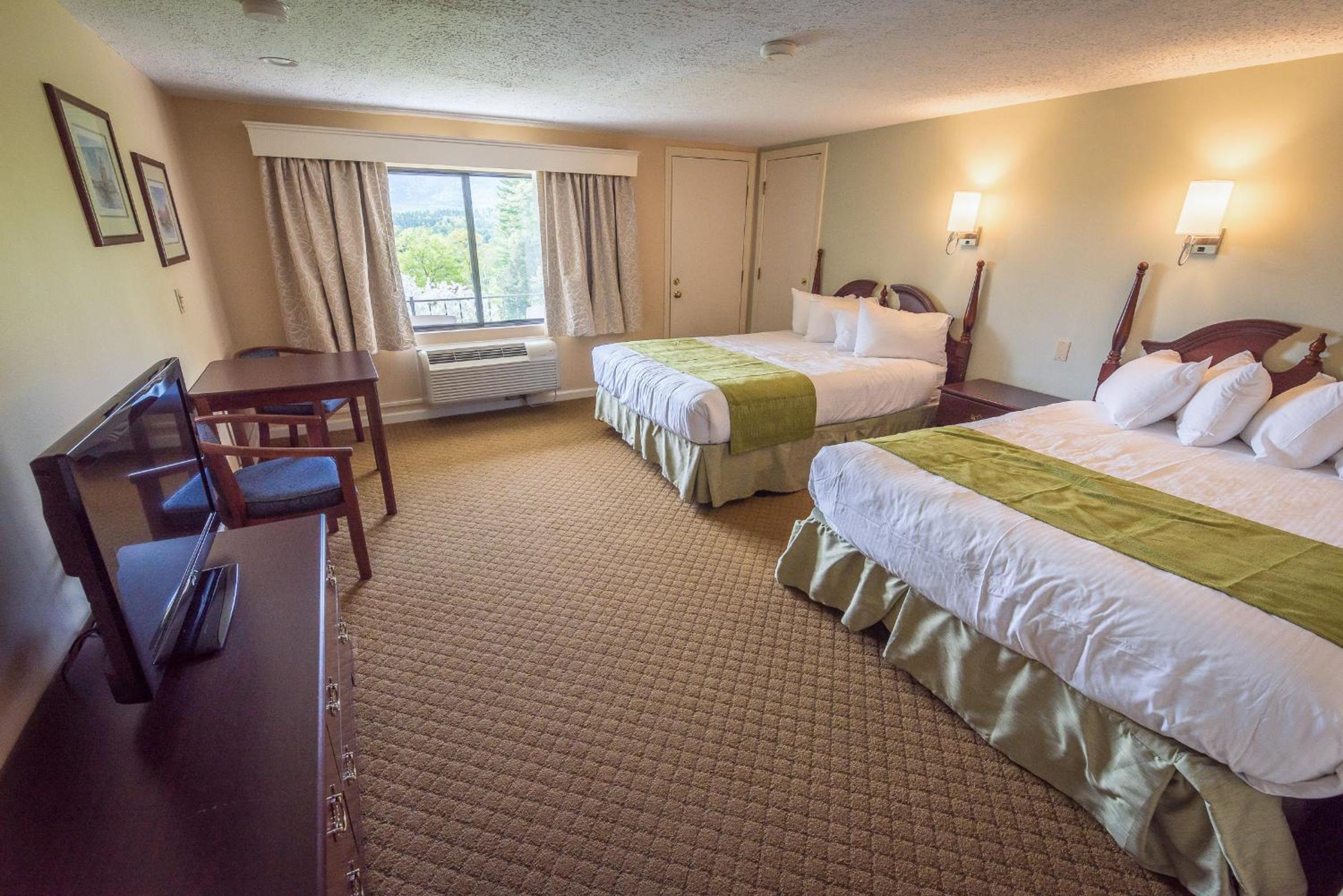 Double queen room with garden view