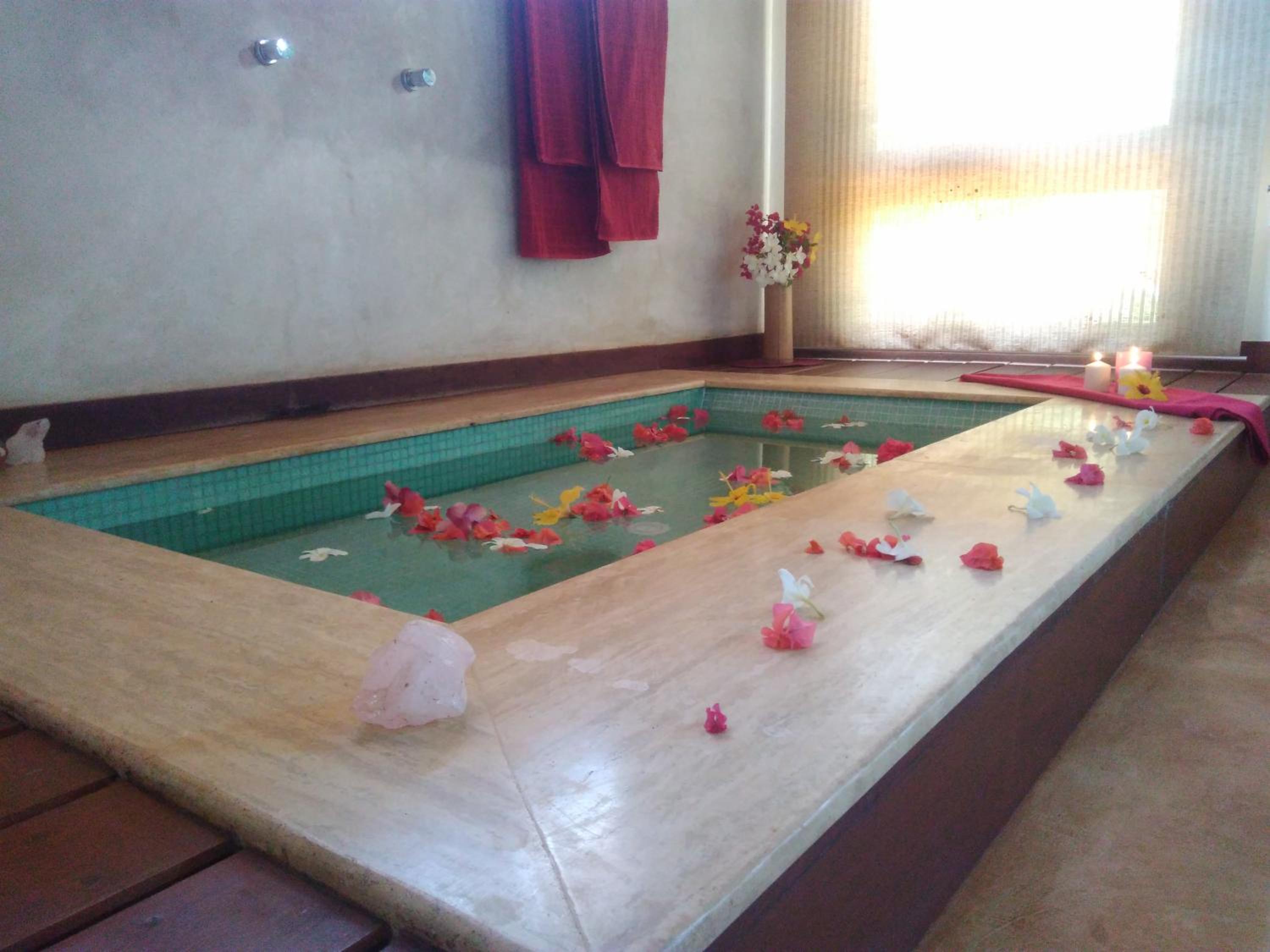 Deluxe Suite with Sea View - Photo 4