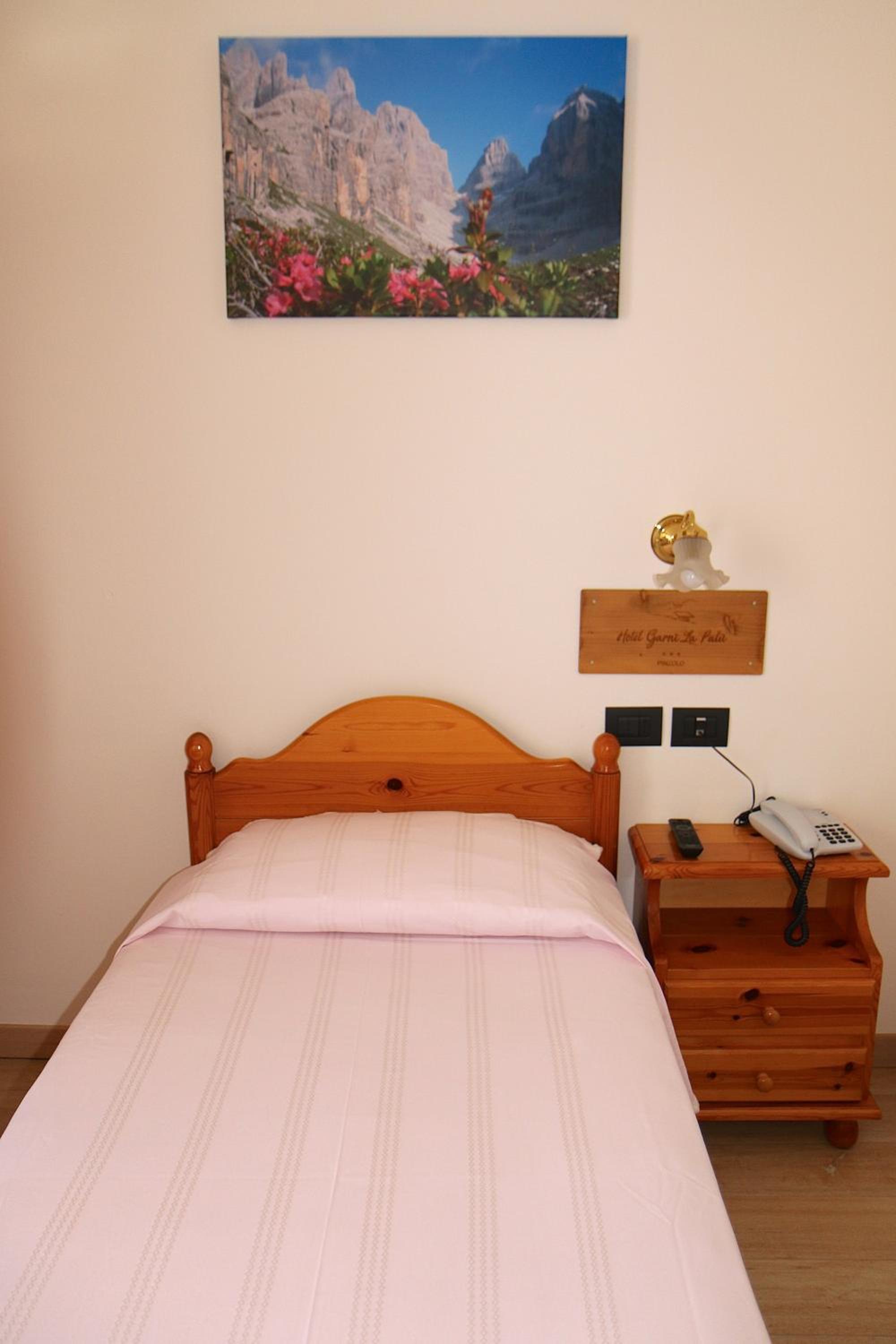 Classic Single Room with Balcony photo 3