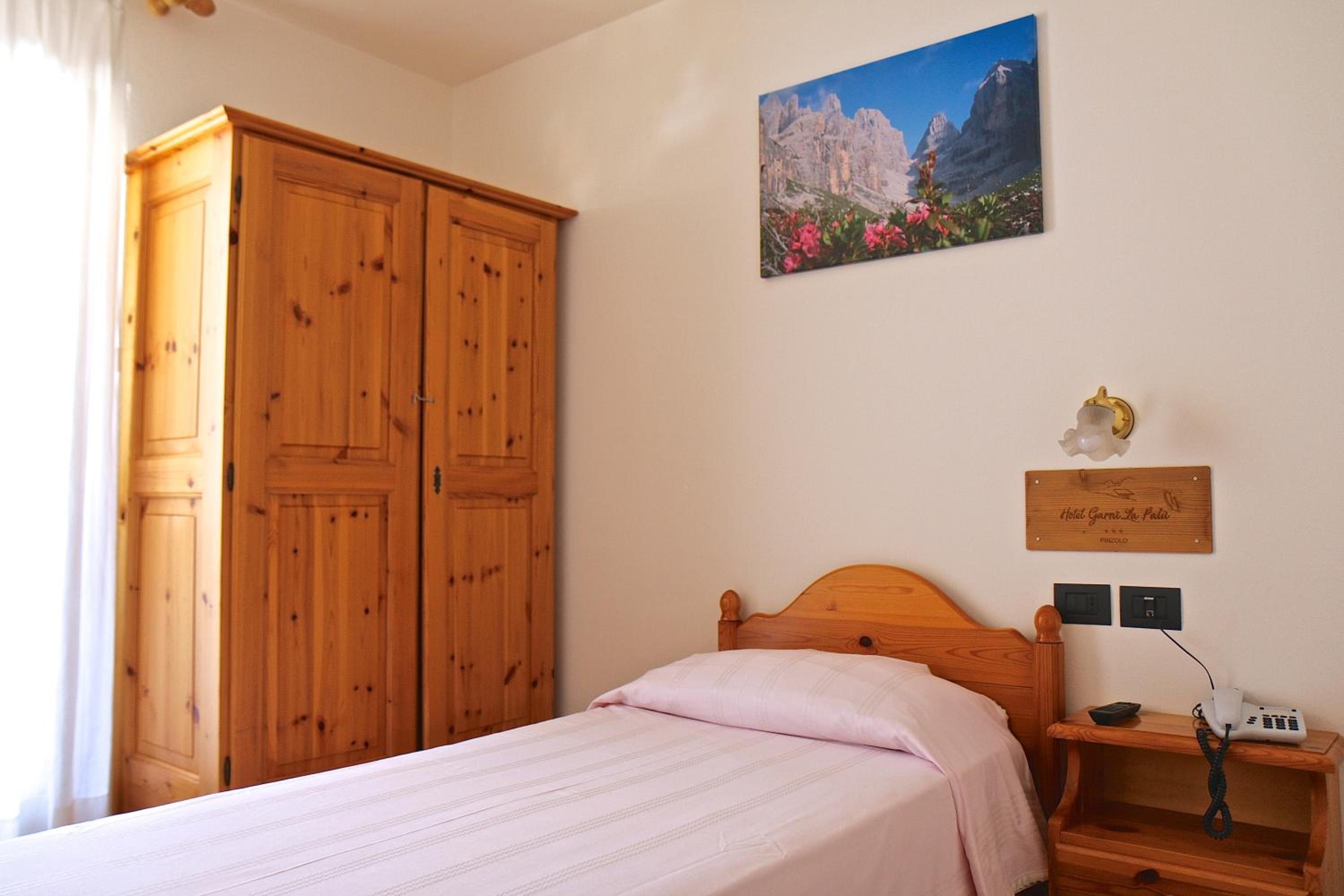 Classic Single Room with Balcony photo 2