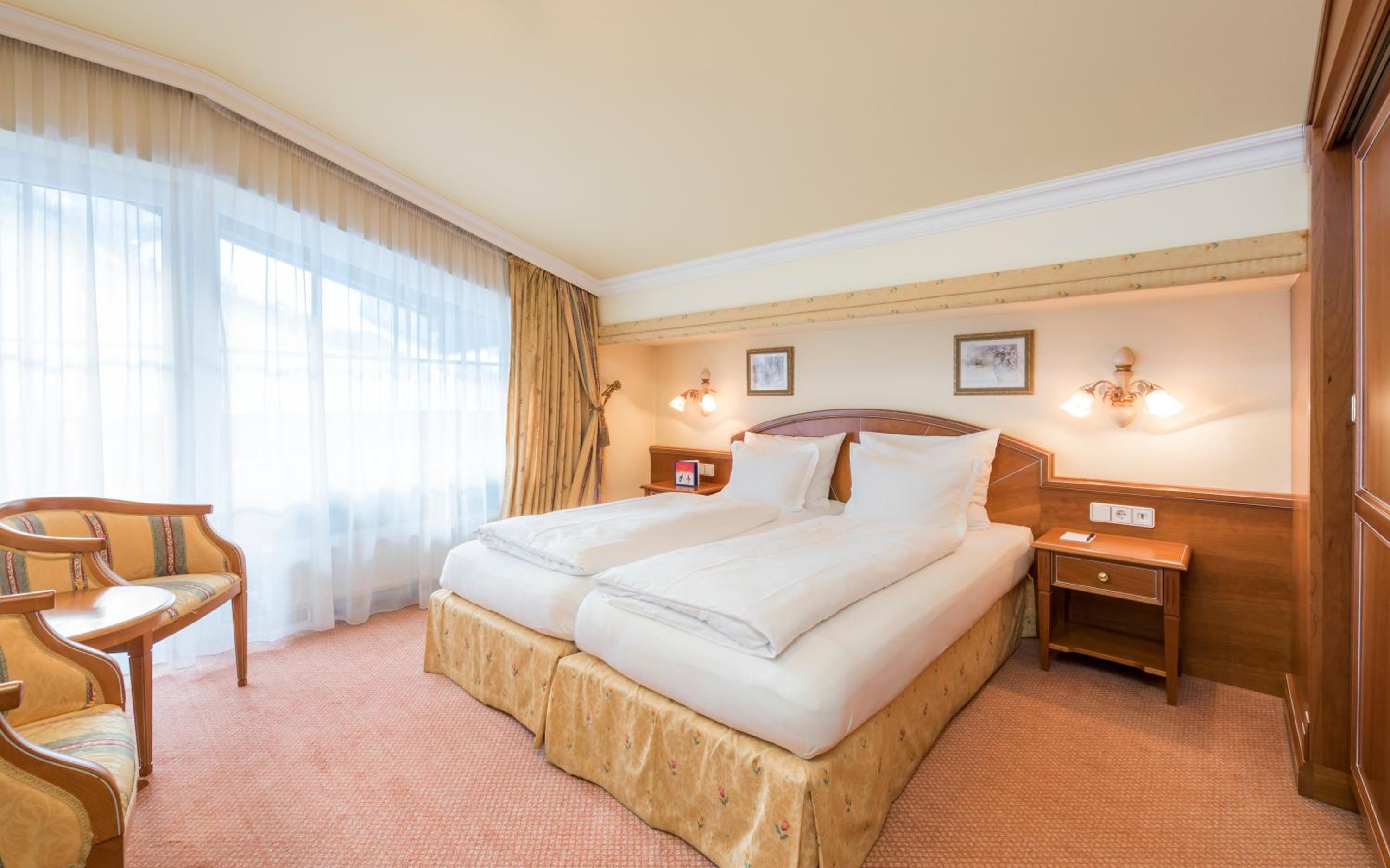 Deluxe Double Room with Balcony - Photo 2