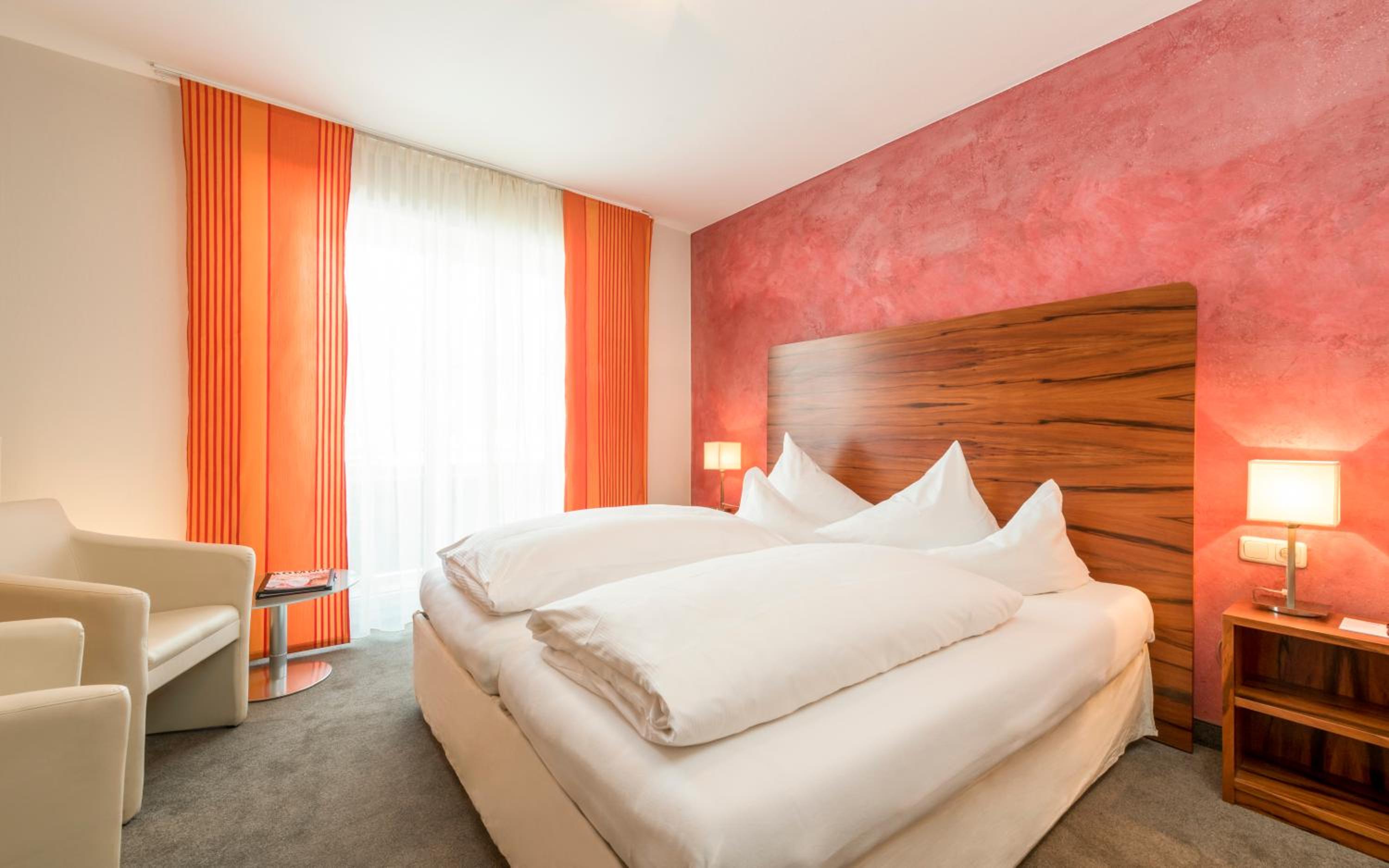 Standard Double Room with Balcony - Photo 2