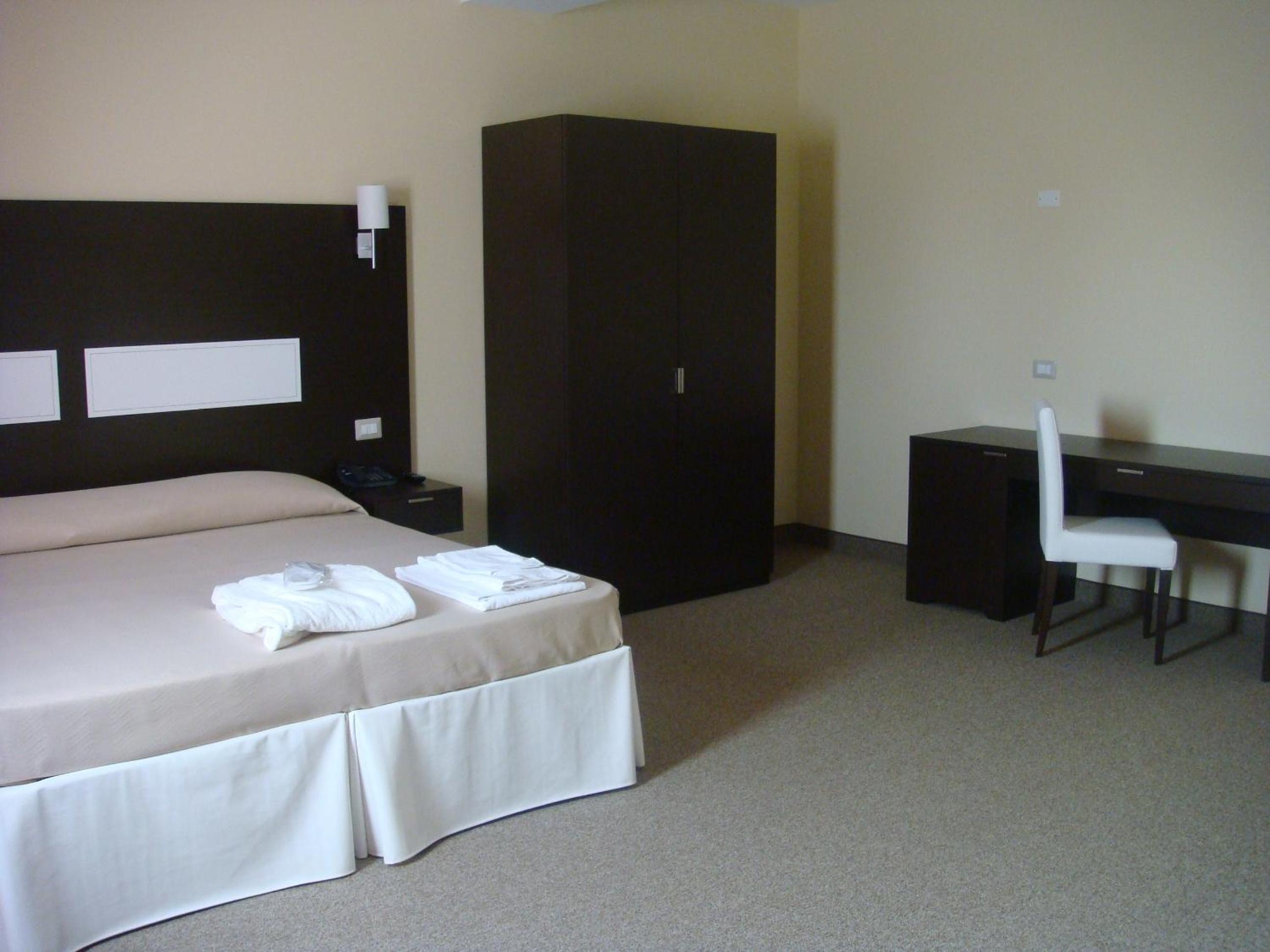 Double or Twin Room photo 3
