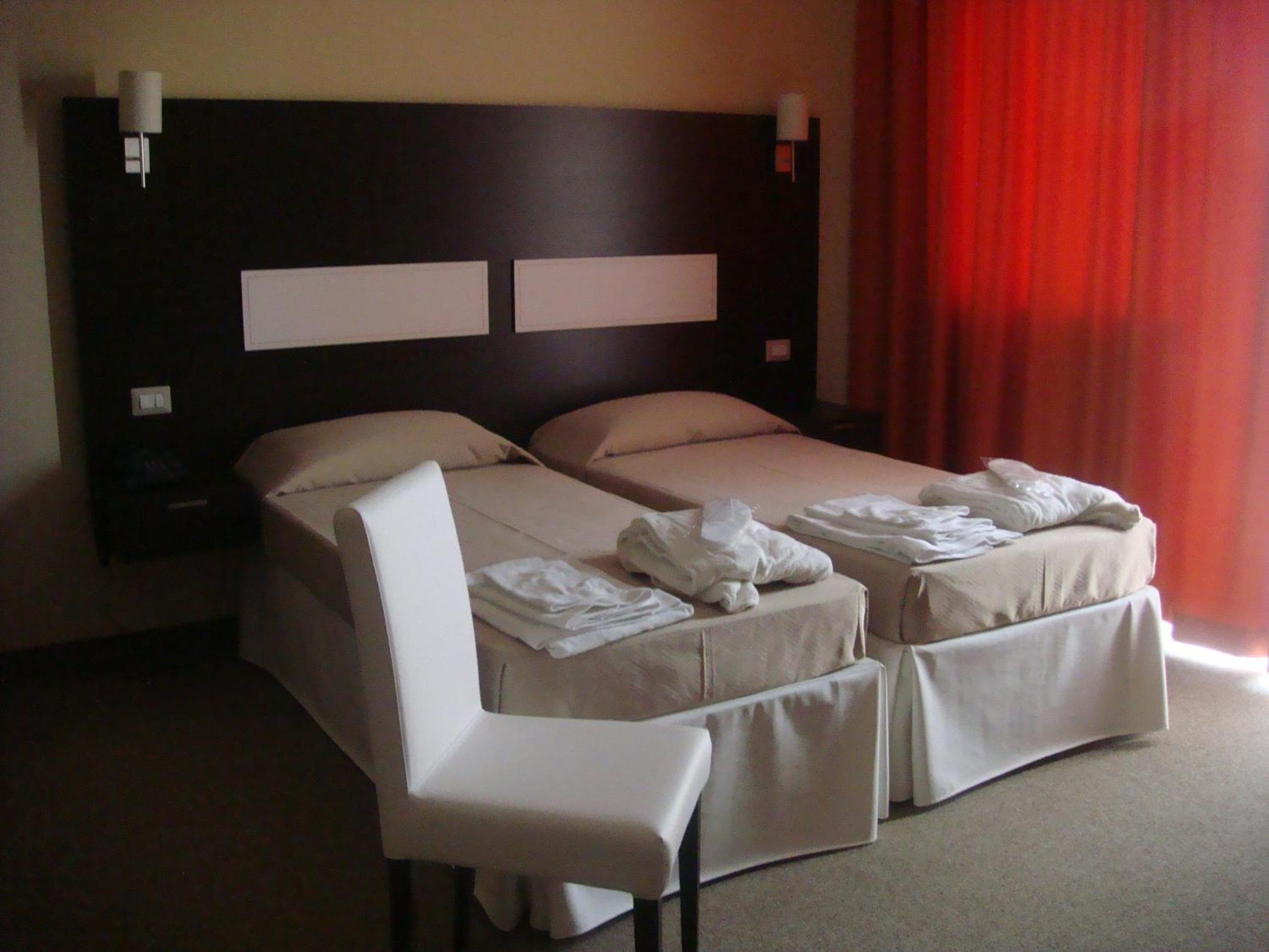 Double or Twin Room photo 2