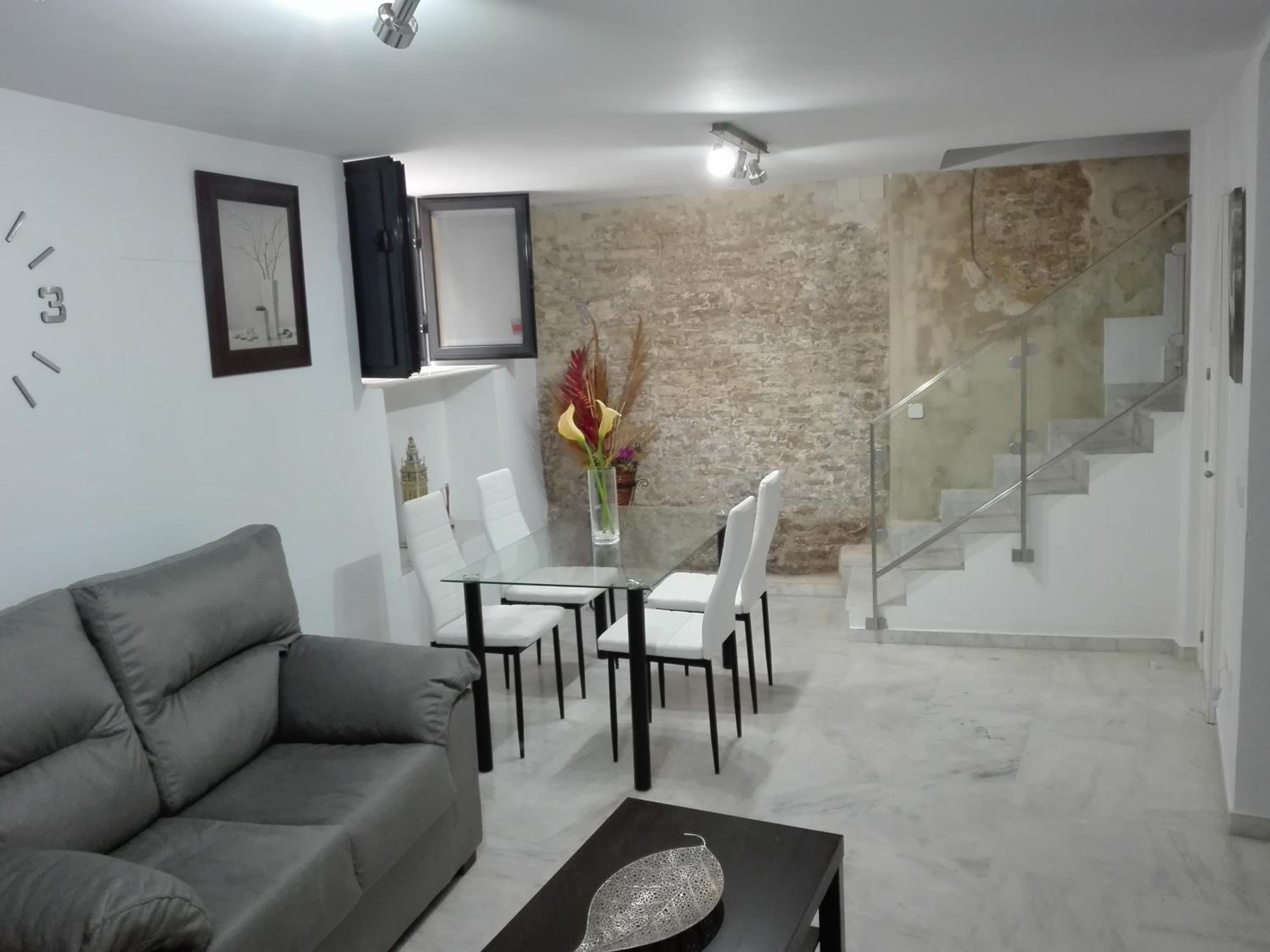 Deluxe Apartment - Photo 2