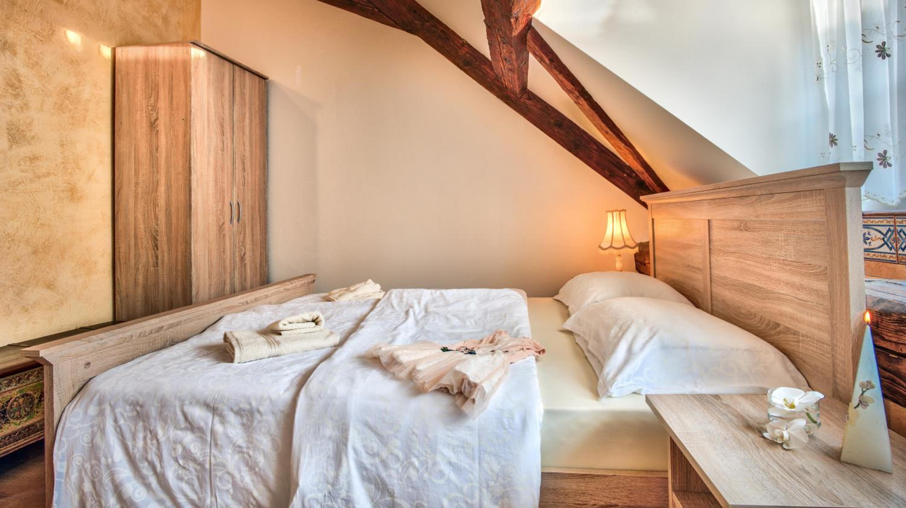Double Room - Photo 7