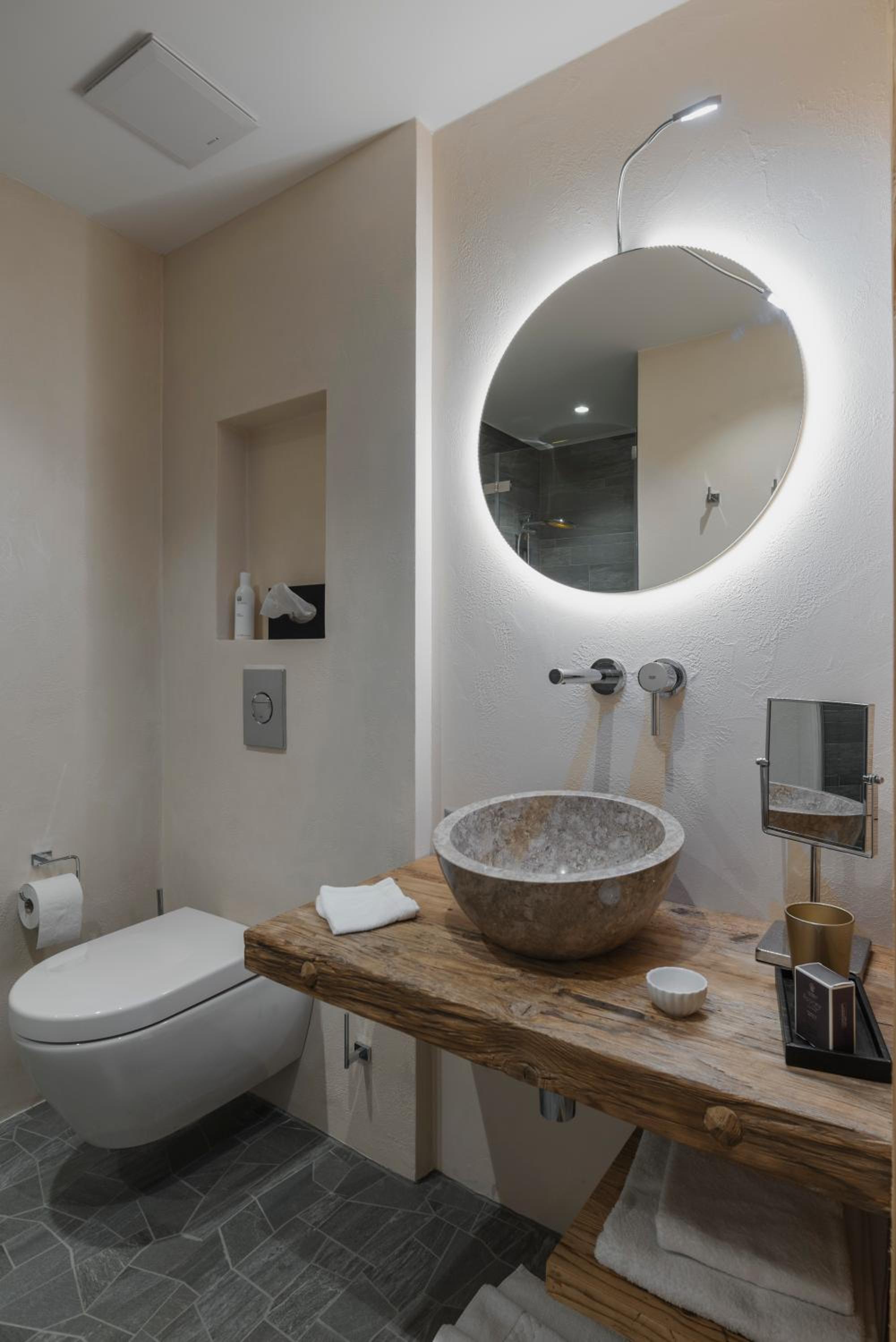 Double Room with Balcony - Photo 10