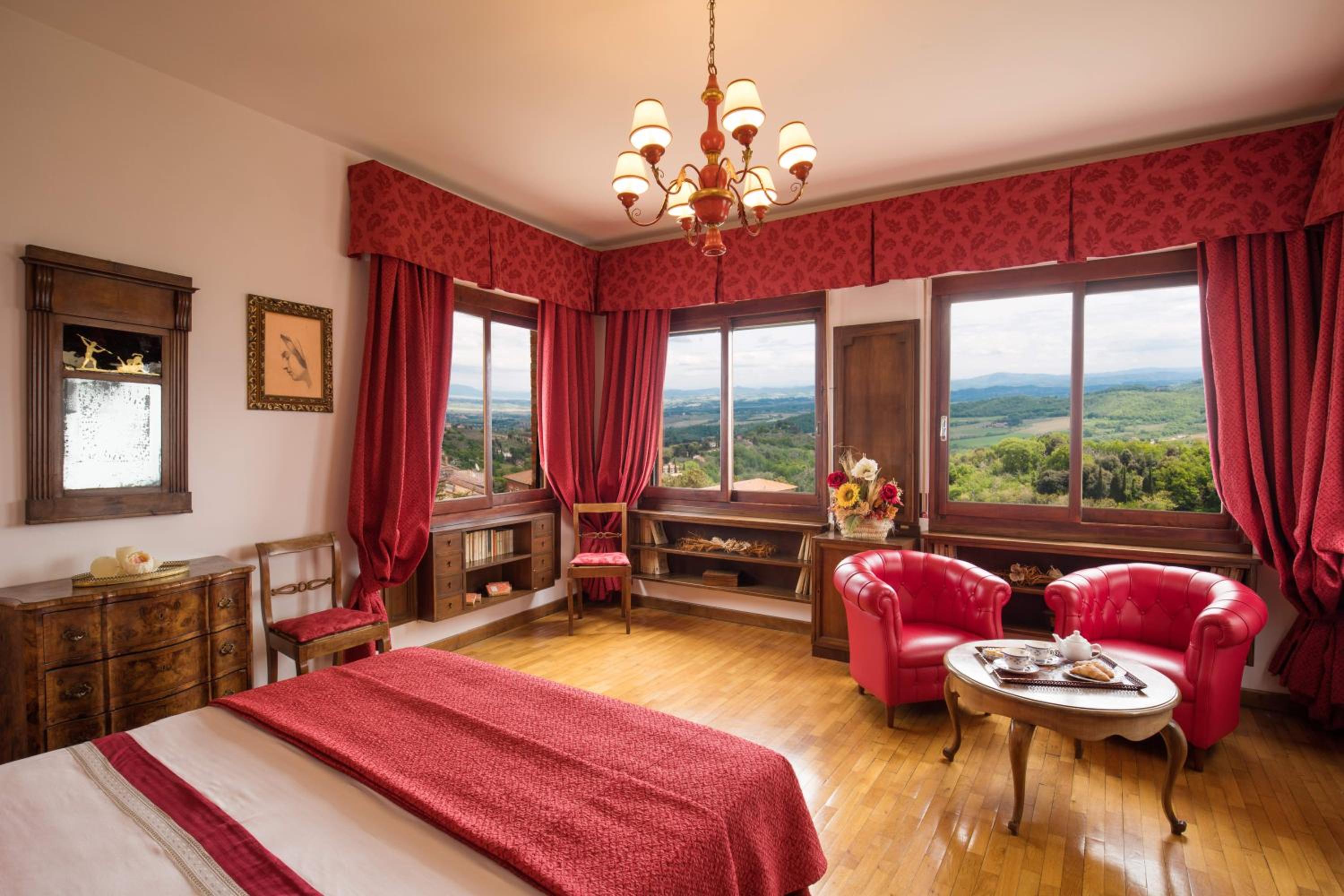 Deluxe Suite with Spa Bath photo 2