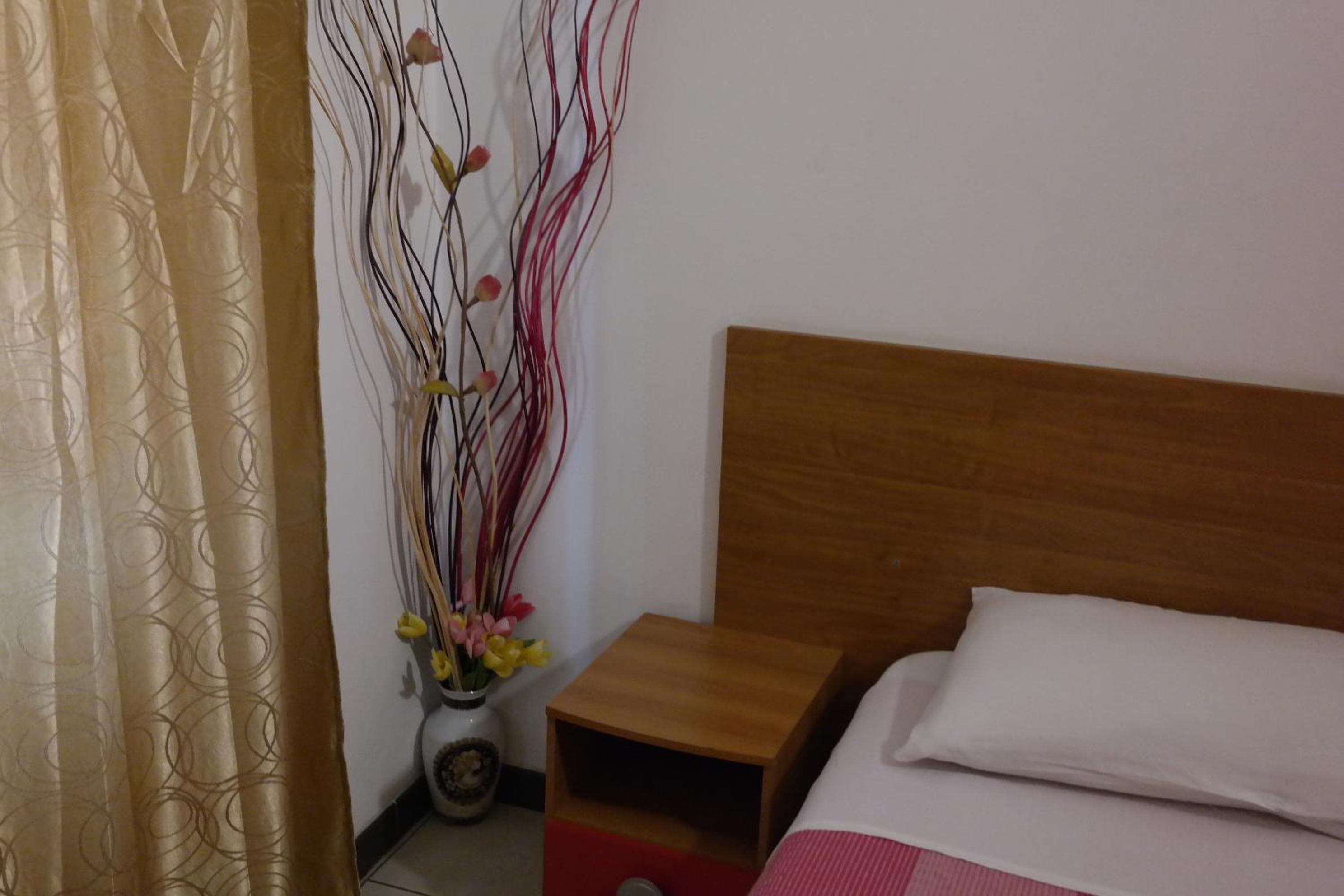 Double Room with Shared Bathroom photo 3